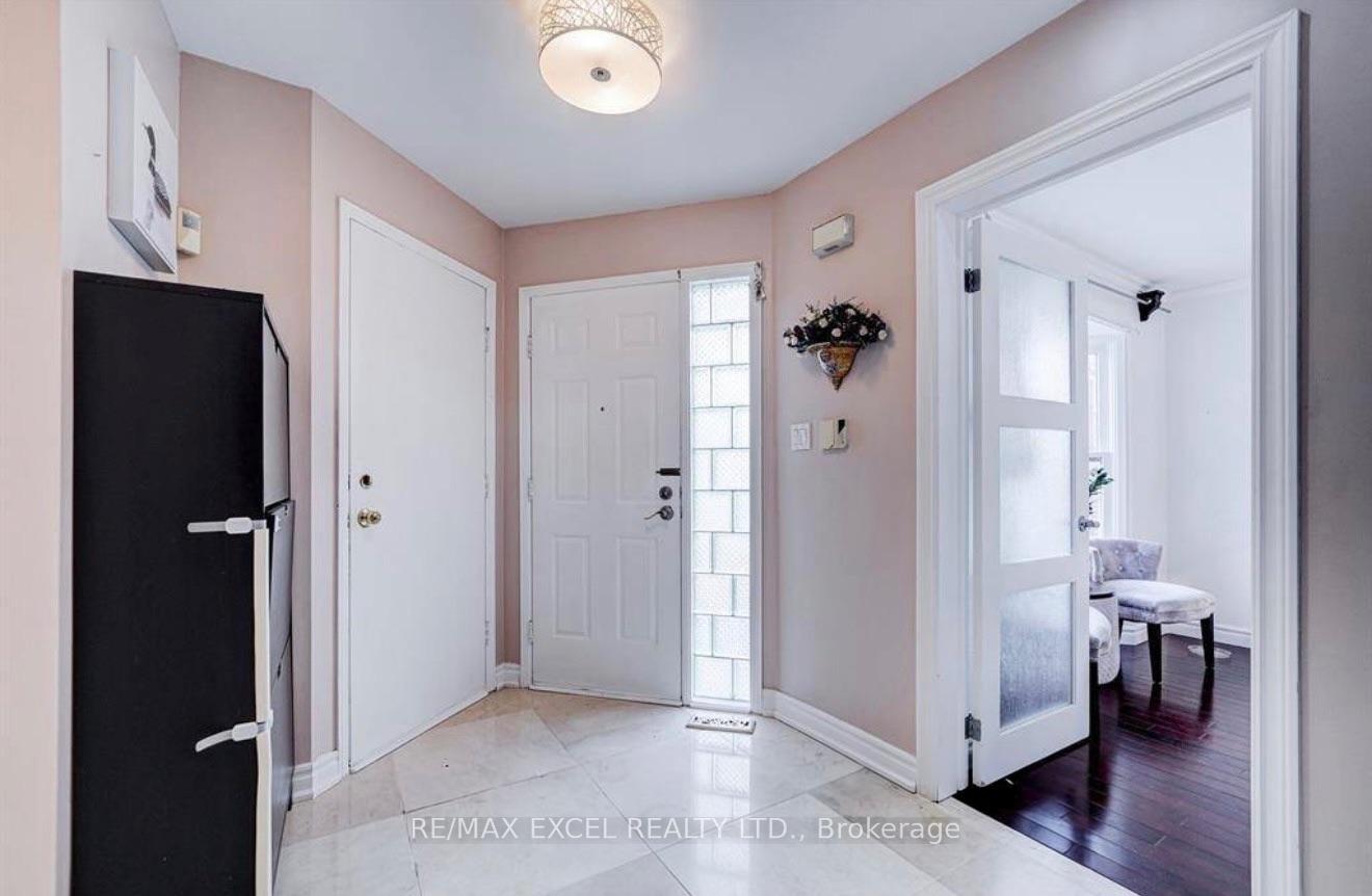 Photo 4 of Unit Upper, 70 Weldrick Road E, Richmond Hill, Harding — HOMEH