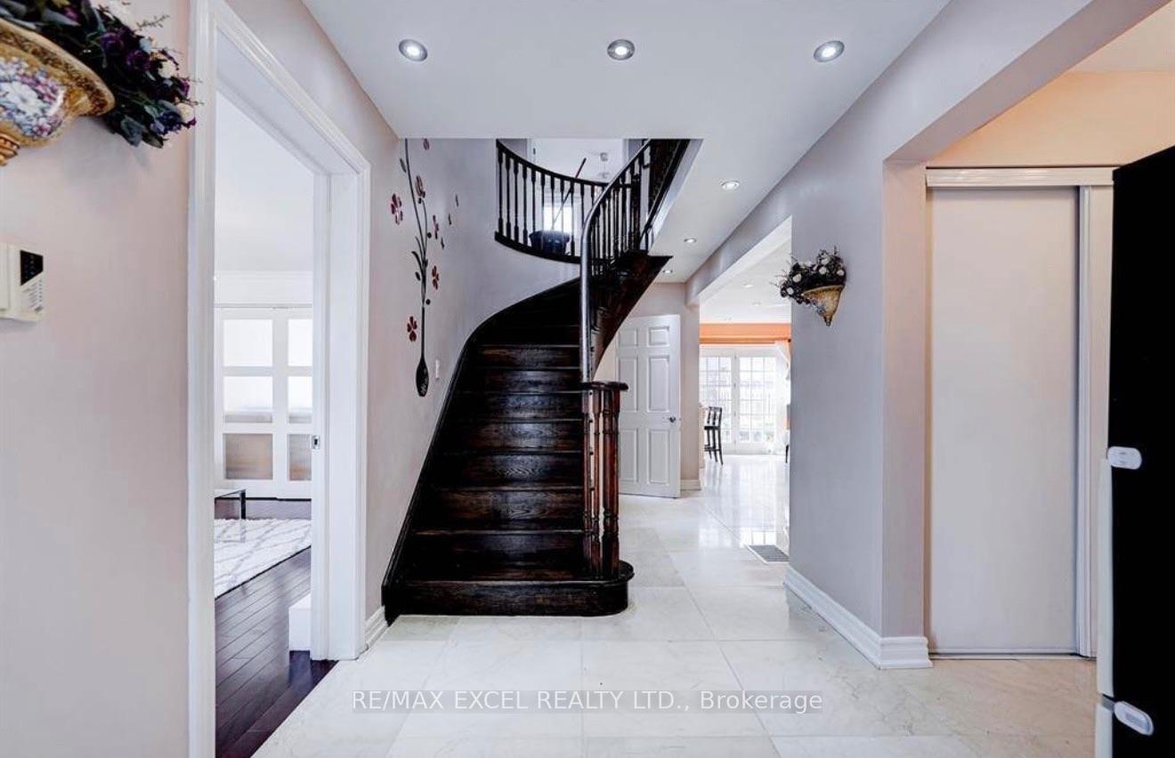 Photo 5 of Unit Upper, 70 Weldrick Road E, Richmond Hill, Harding — HOMEH
