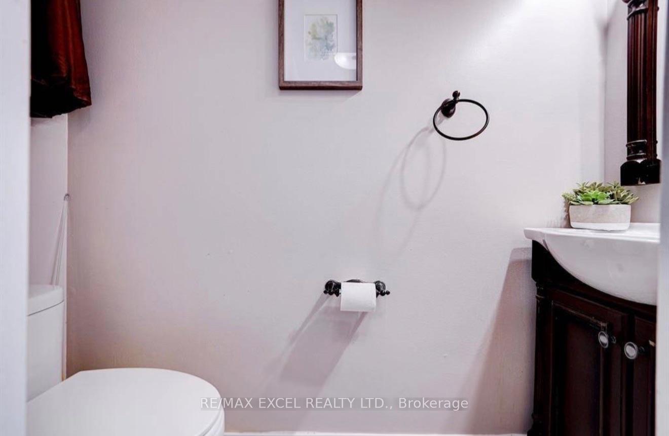 Photo 8 of Unit Upper, 70 Weldrick Road E, Richmond Hill, Harding — HOMEH