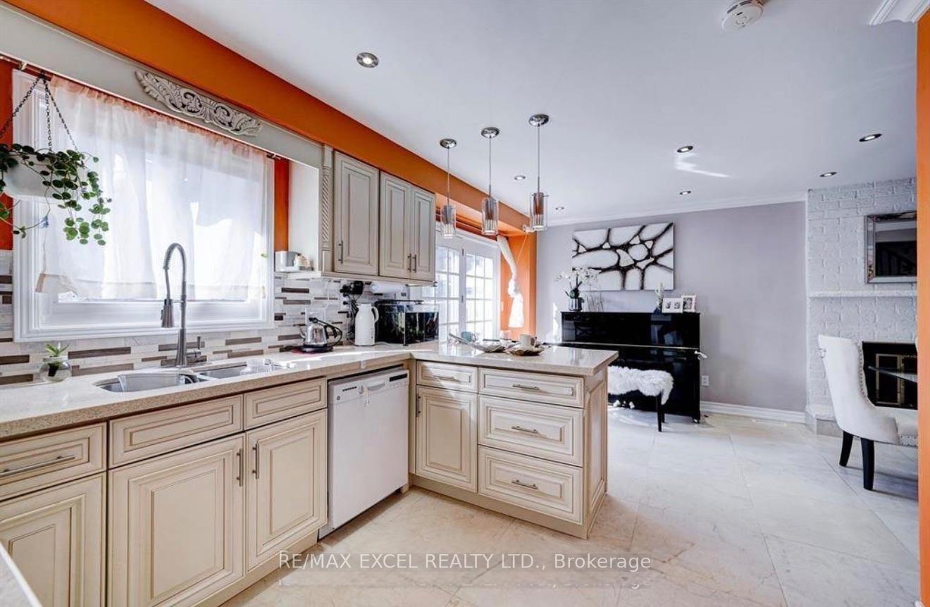 Photo 15 of Unit Upper, 70 Weldrick Road E, Richmond Hill, Harding — HOMEH