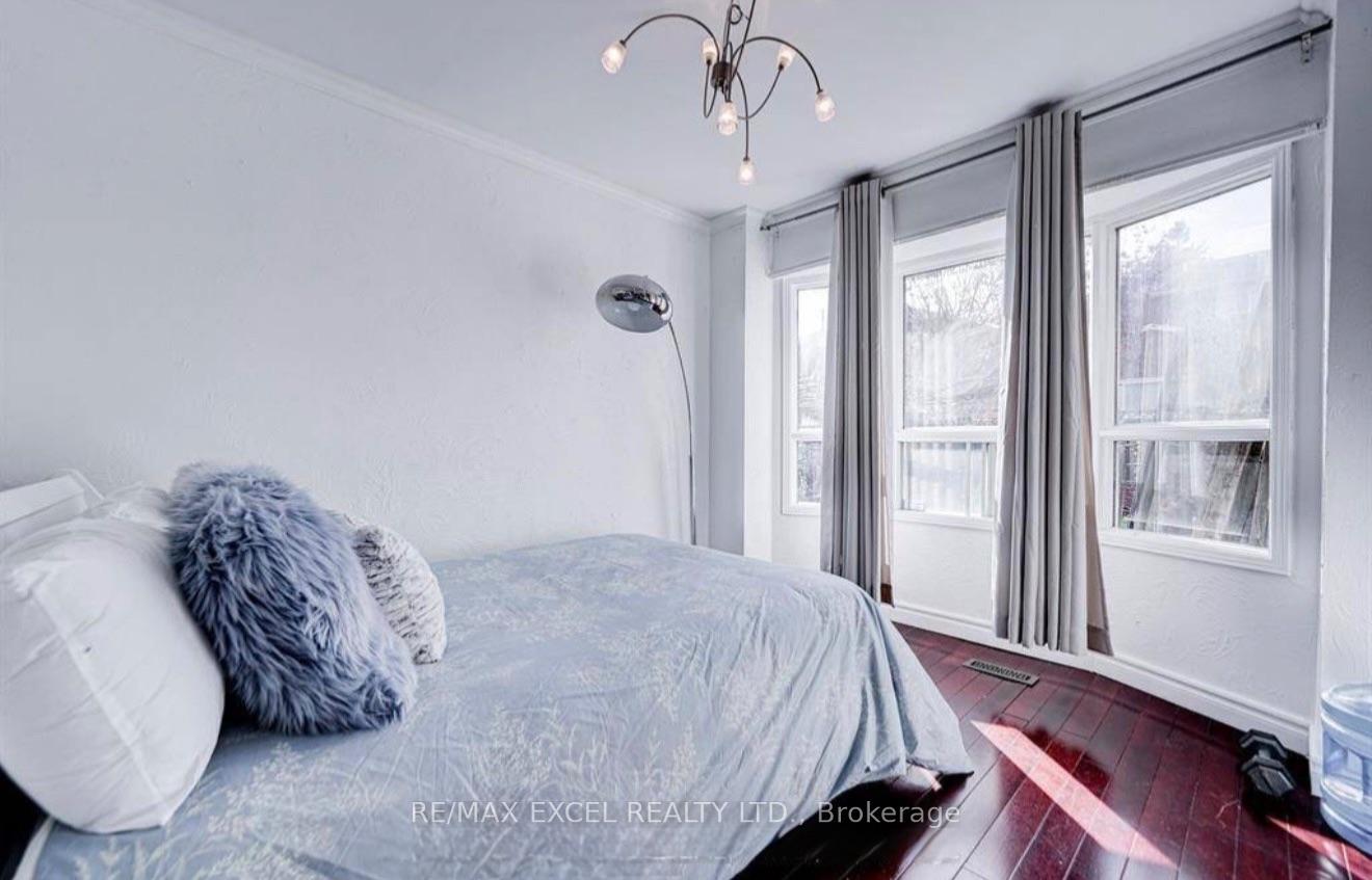 Photo 16 of Unit Upper, 70 Weldrick Road E, Richmond Hill, Harding — HOMEH