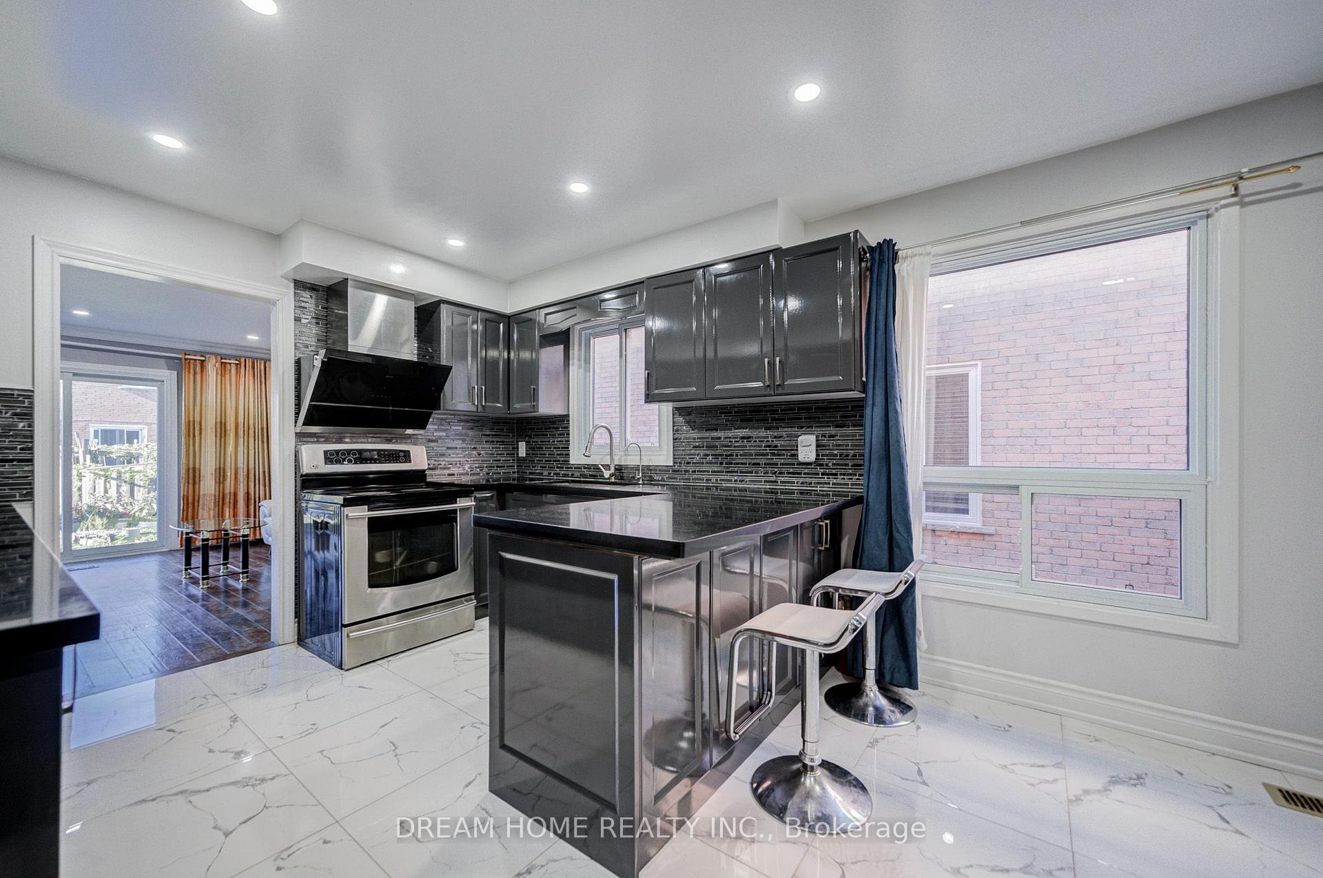 Photo 6 of 100 Douglas Haig Drive, Markham, Middlefield — HOMEH