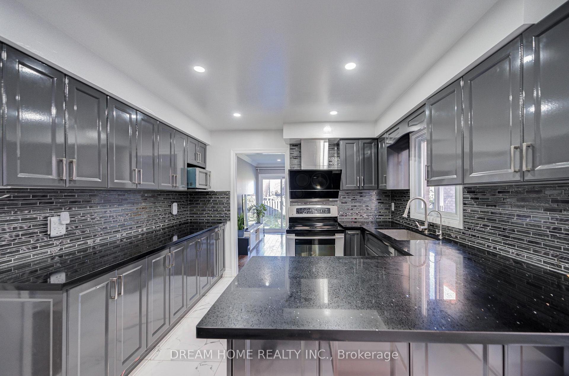 Photo 11 of 100 Douglas Haig Drive, Markham, Middlefield — HOMEH