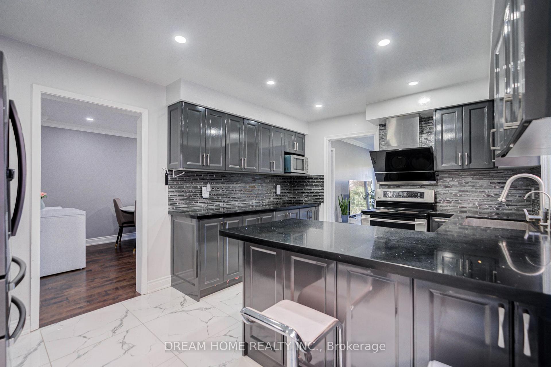 Photo 12 of 100 Douglas Haig Drive, Markham, Middlefield — HOMEH