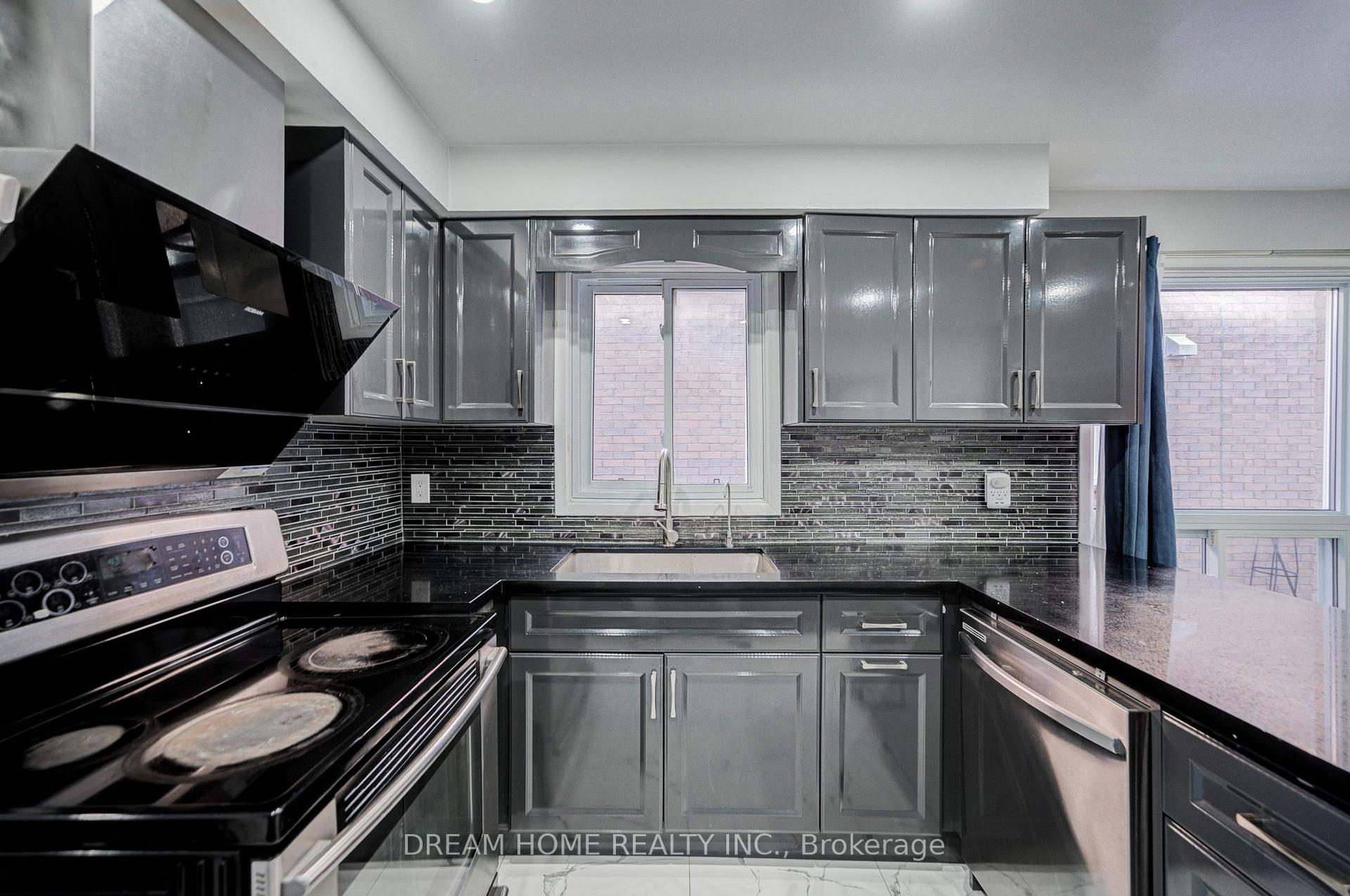 Photo 13 of 100 Douglas Haig Drive, Markham, Middlefield — HOMEH