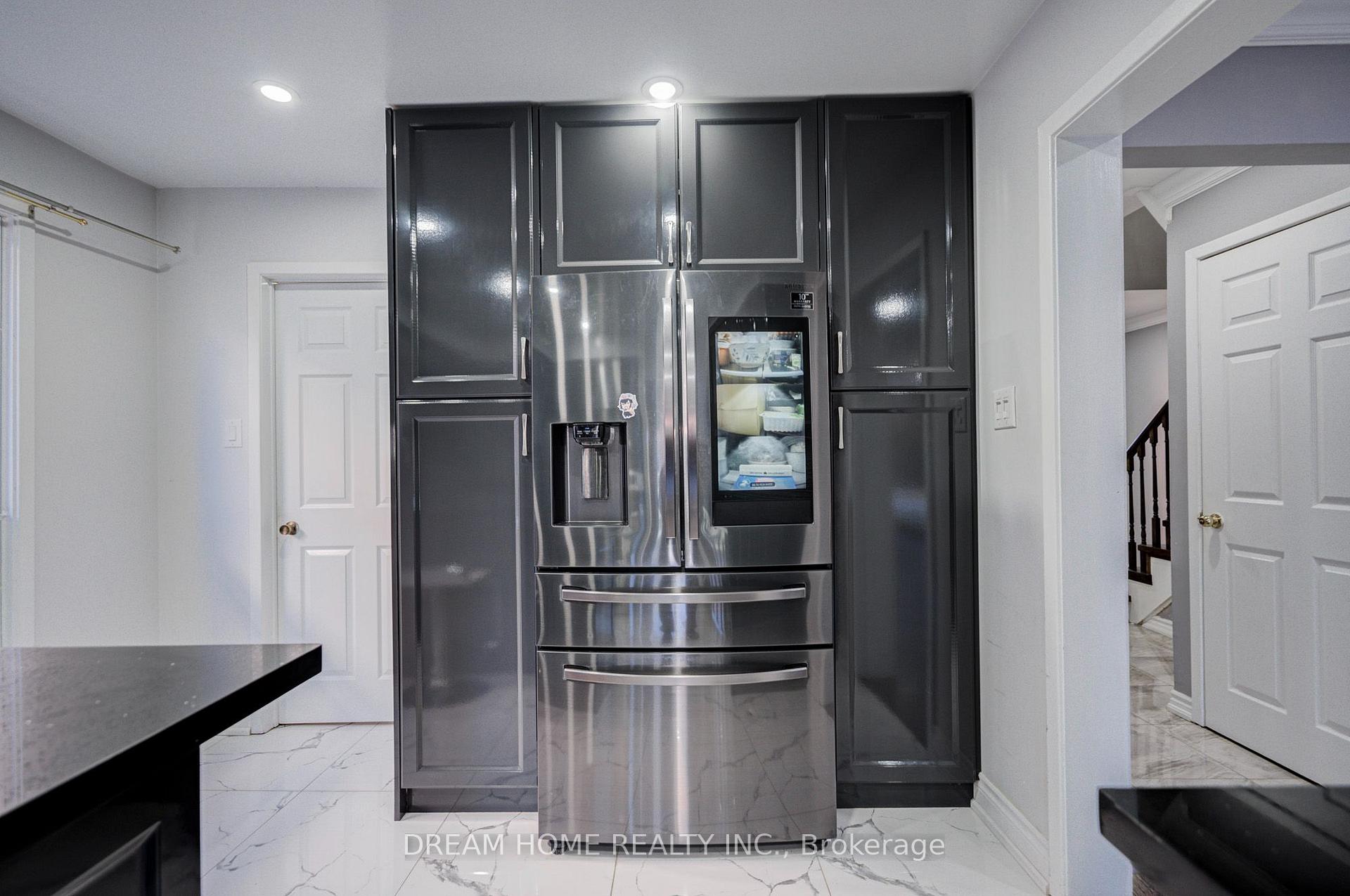 Photo 15 of 100 Douglas Haig Drive, Markham, Middlefield — HOMEH