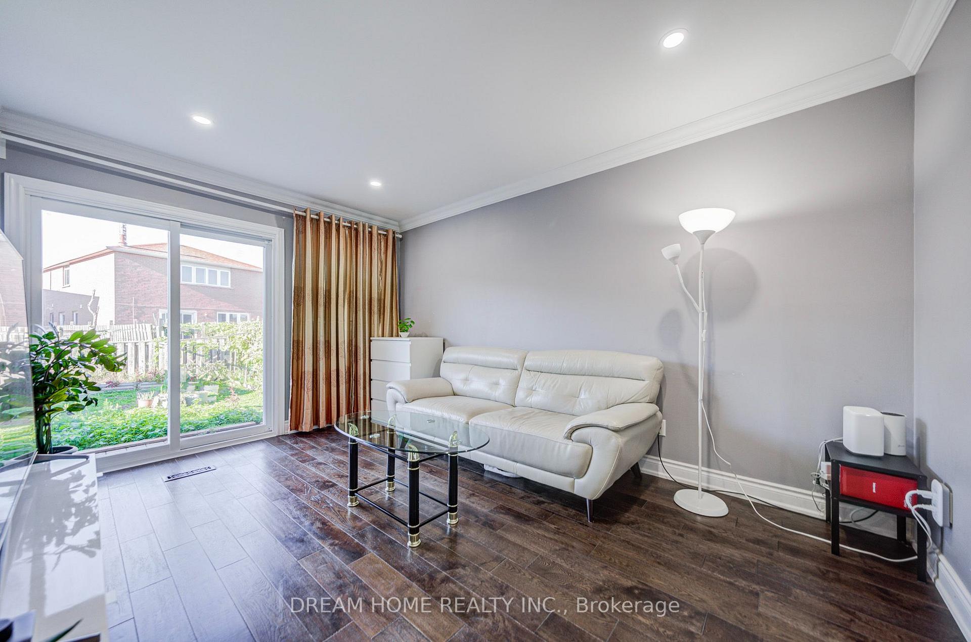 Photo 17 of 100 Douglas Haig Drive, Markham, Middlefield — HOMEH