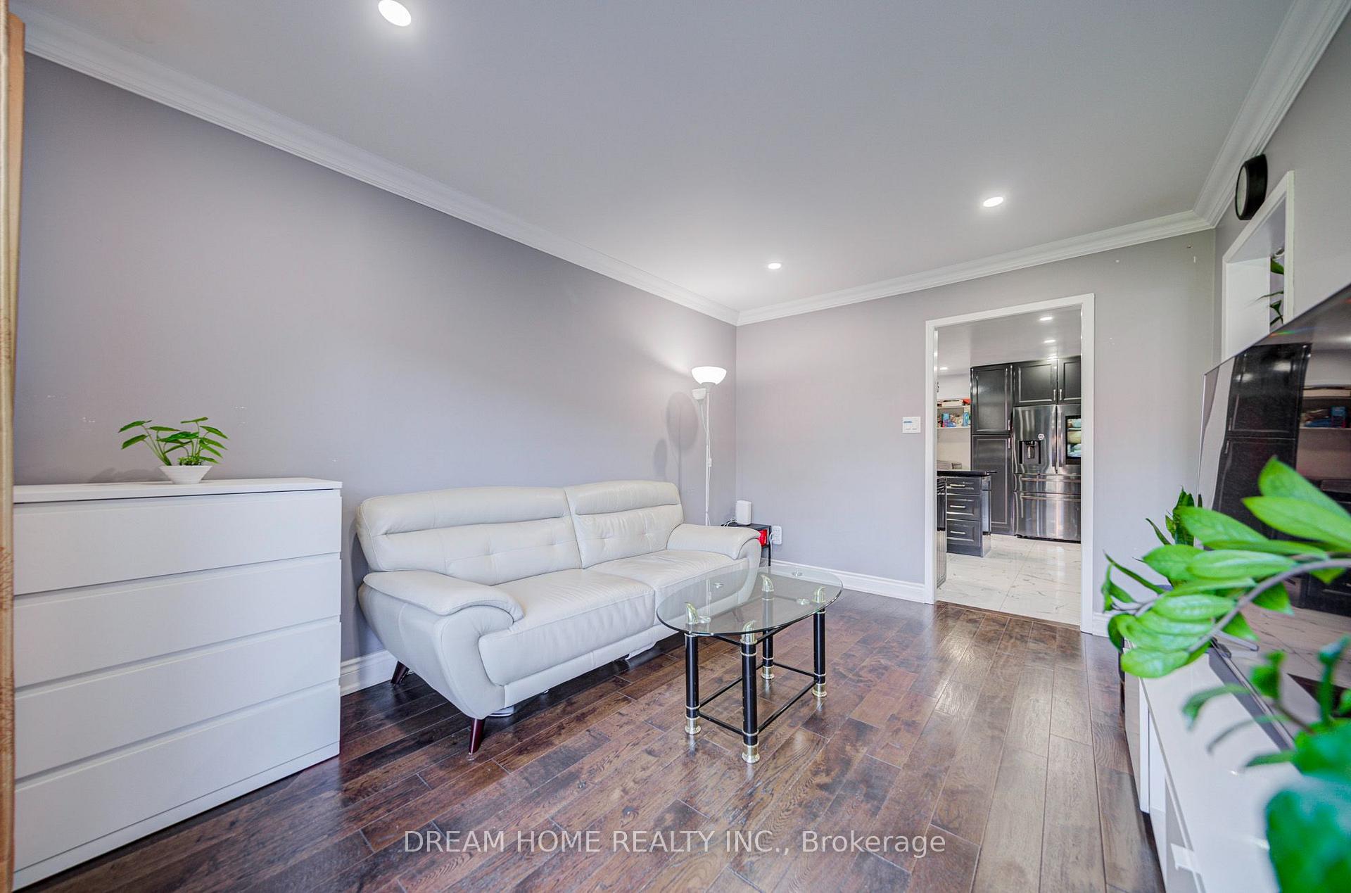 Photo 18 of 100 Douglas Haig Drive, Markham, Middlefield — HOMEH