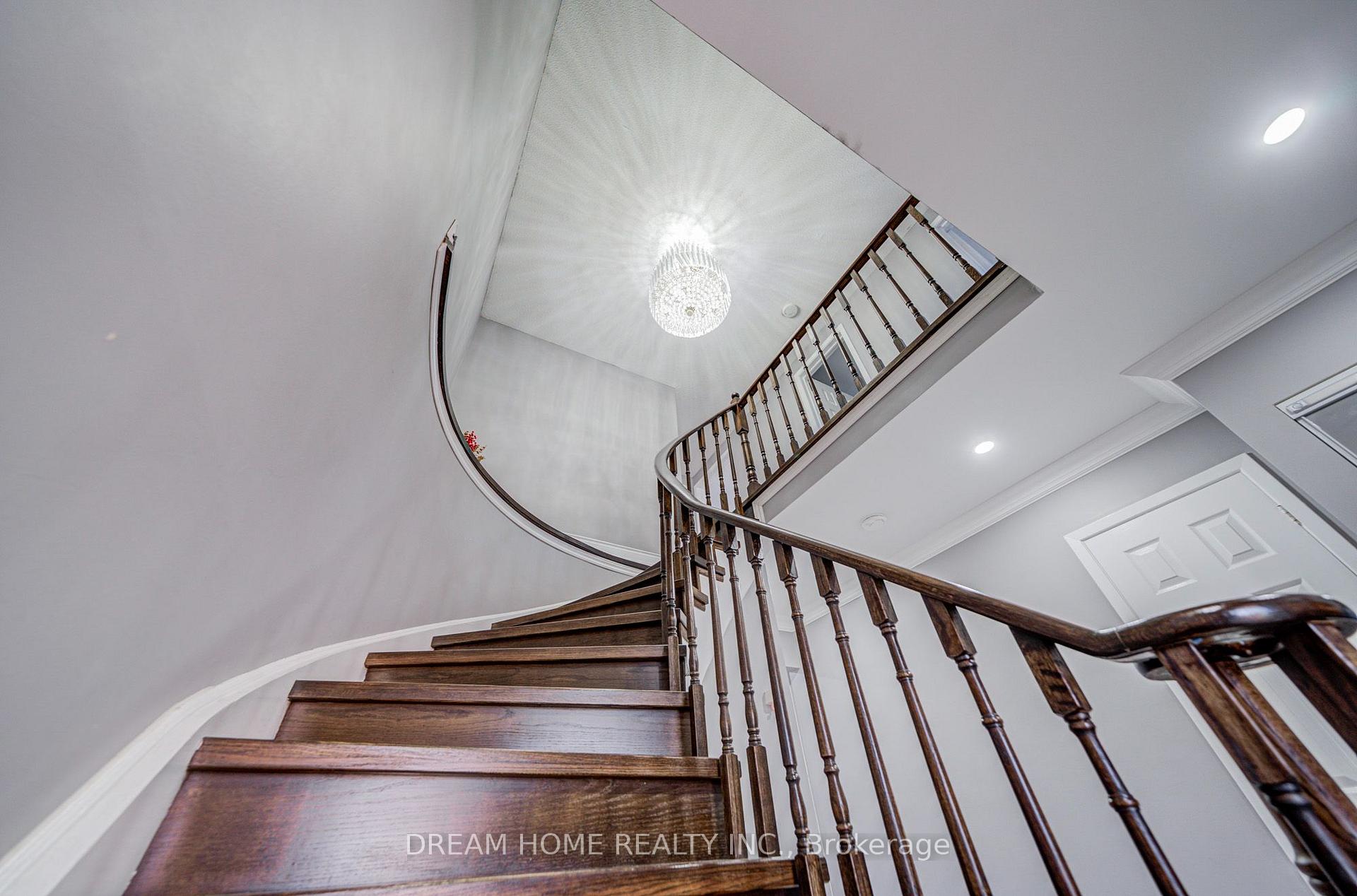 Photo 19 of 100 Douglas Haig Drive, Markham, Middlefield — HOMEH