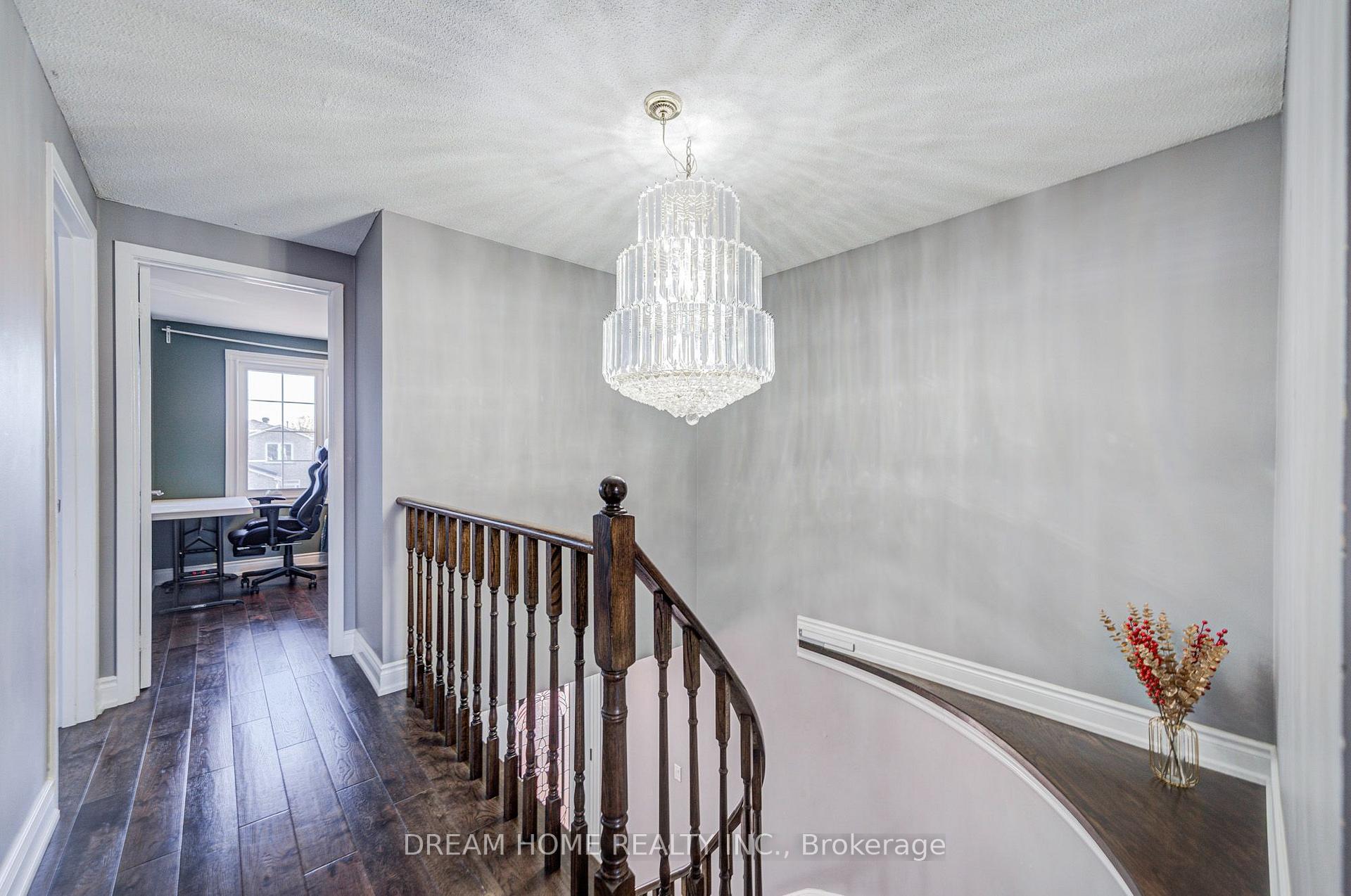 Photo 21 of 100 Douglas Haig Drive, Markham, Middlefield — HOMEH