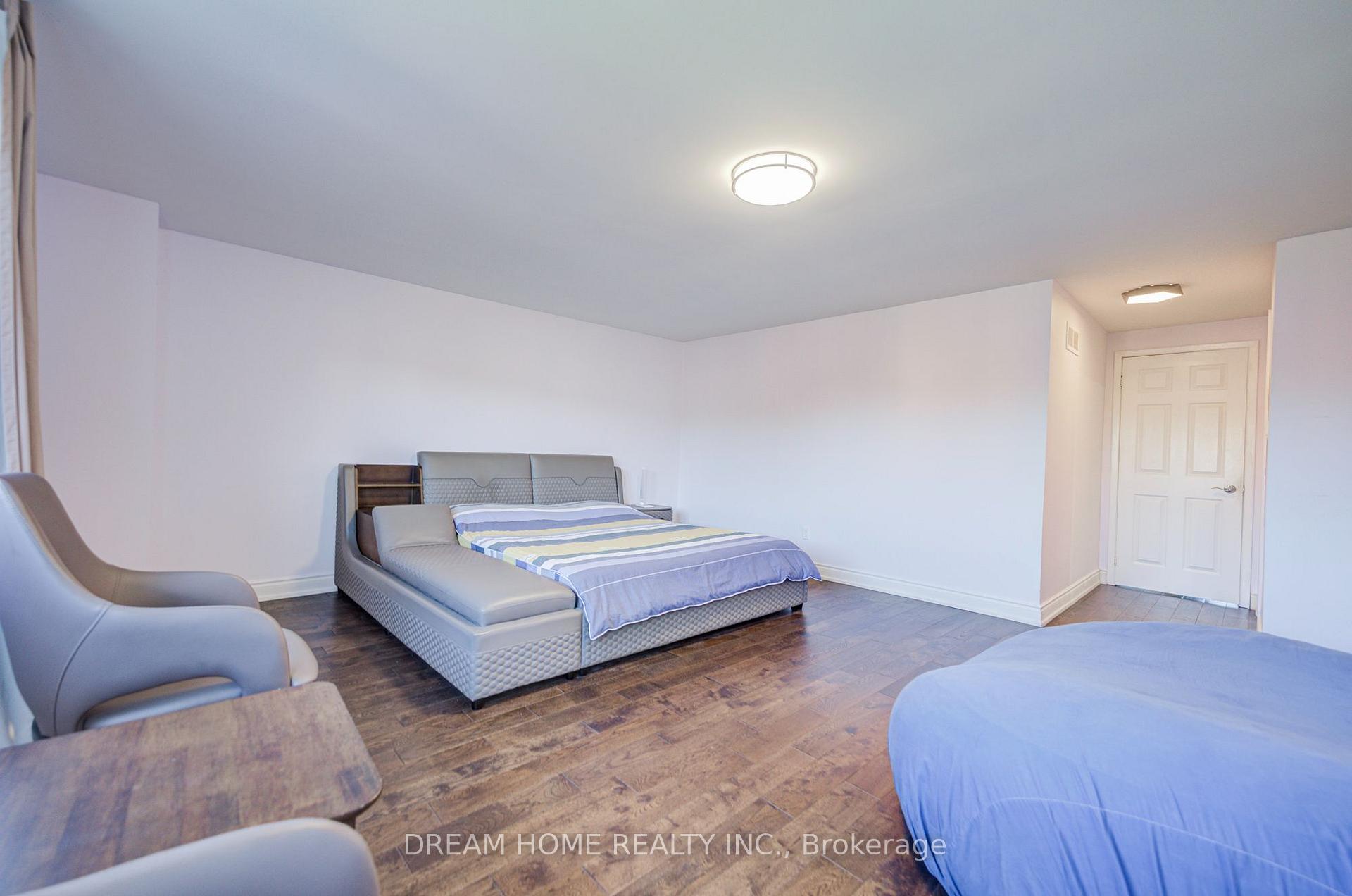 Photo 24 of 100 Douglas Haig Drive, Markham, Middlefield — HOMEH