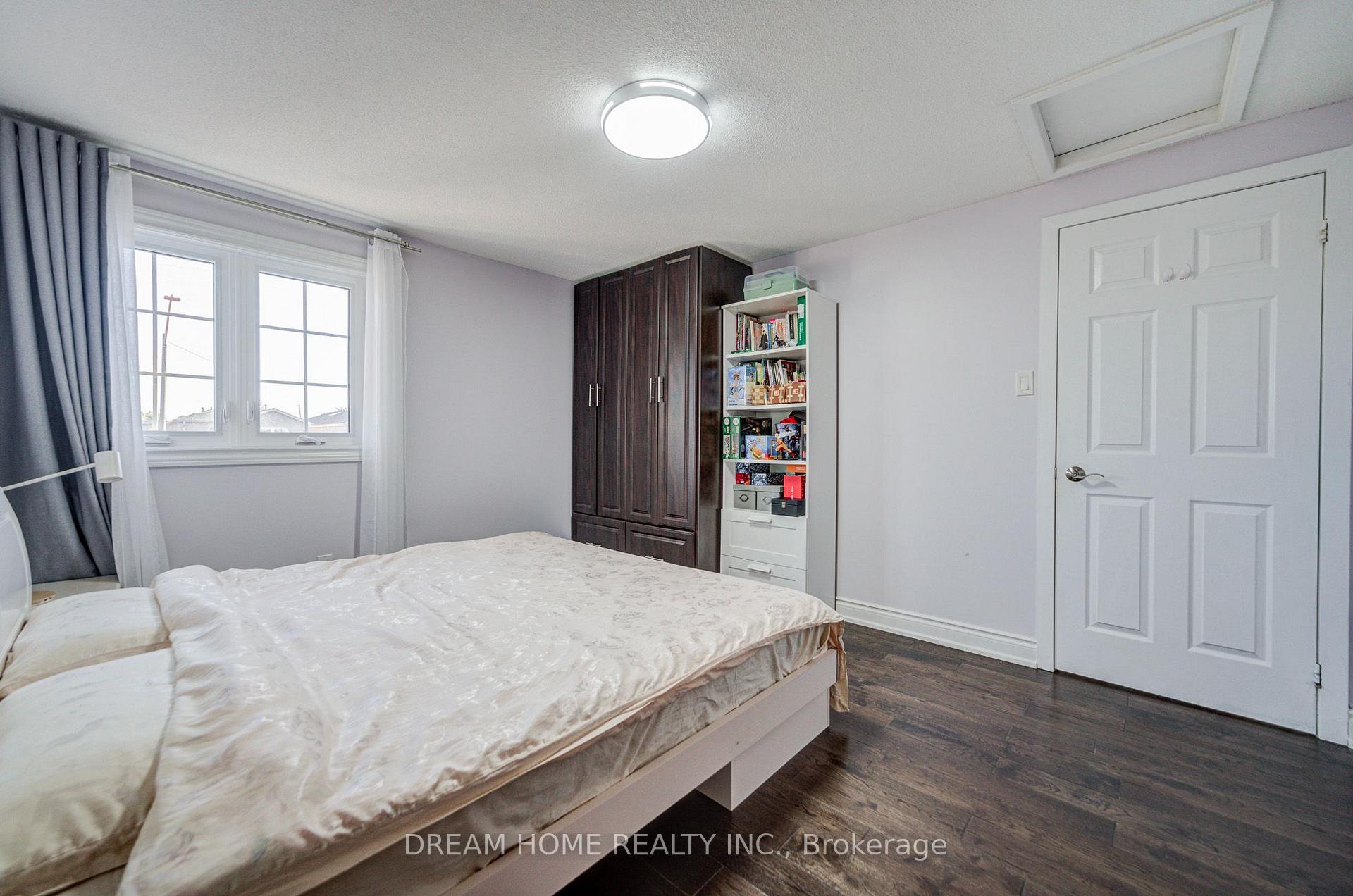 Photo 32 of 100 Douglas Haig Drive, Markham, Middlefield — HOMEH