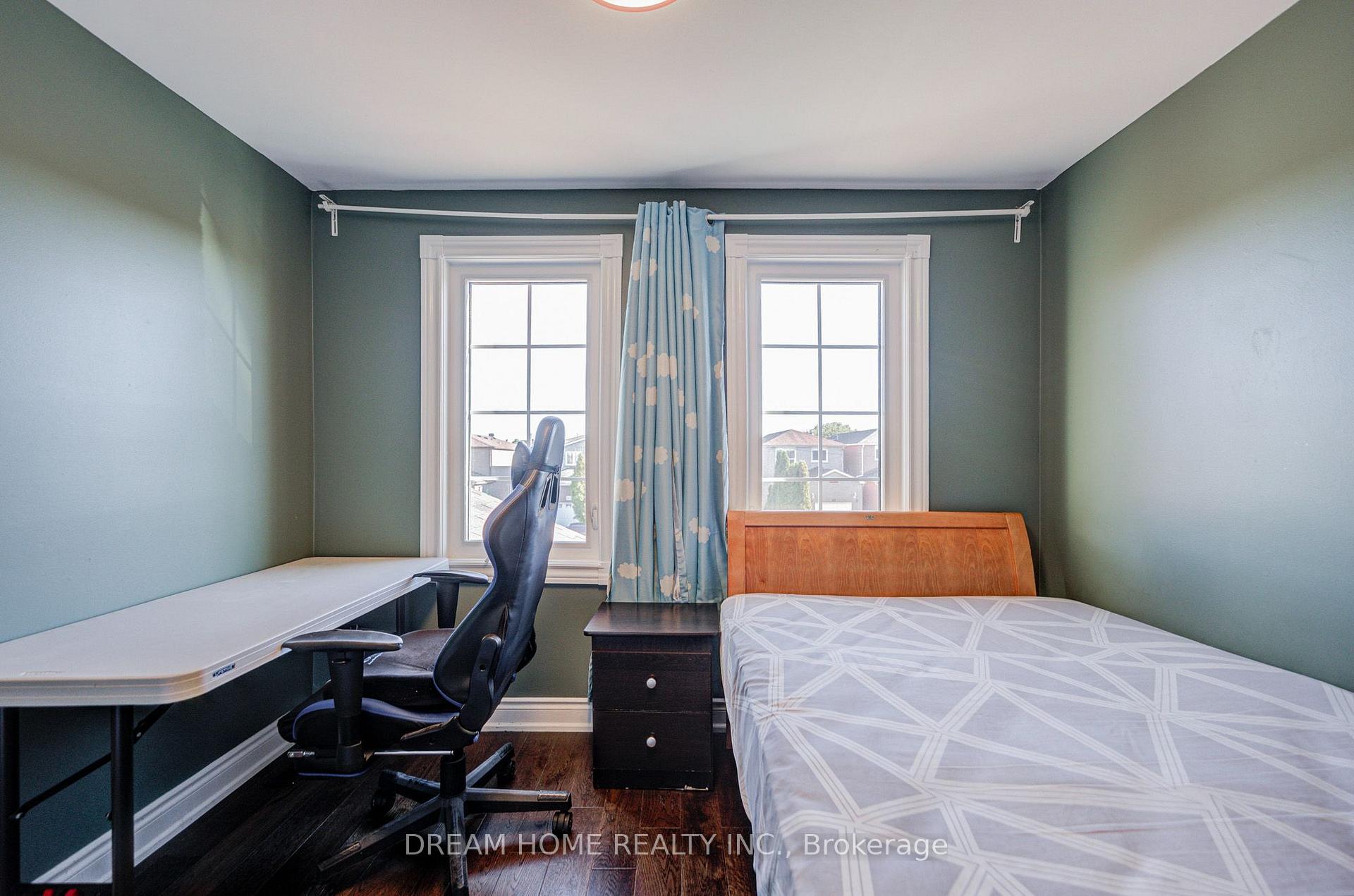 Photo 33 of 100 Douglas Haig Drive, Markham, Middlefield — HOMEH