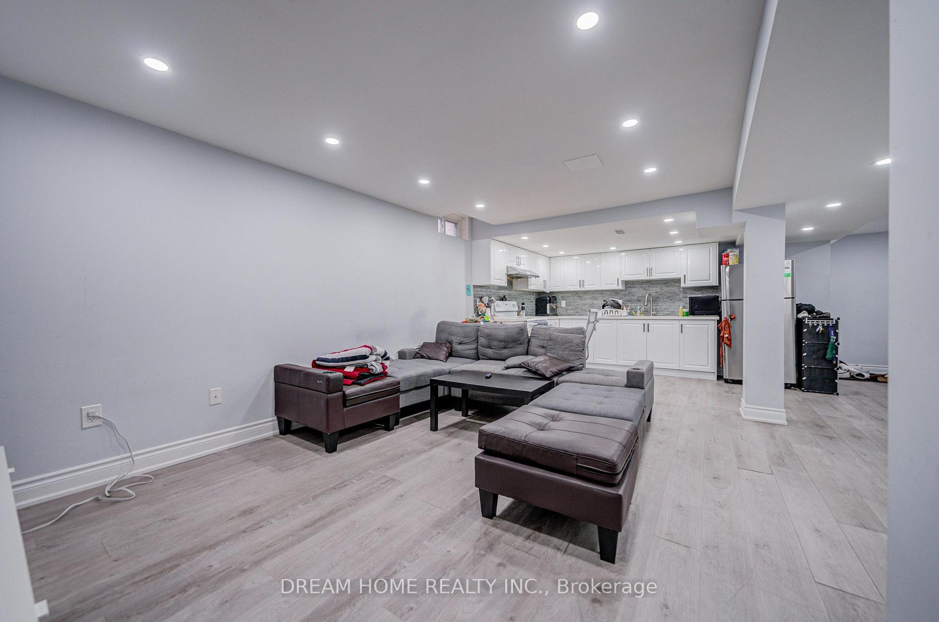 Photo 37 of 100 Douglas Haig Drive, Markham, Middlefield — HOMEH