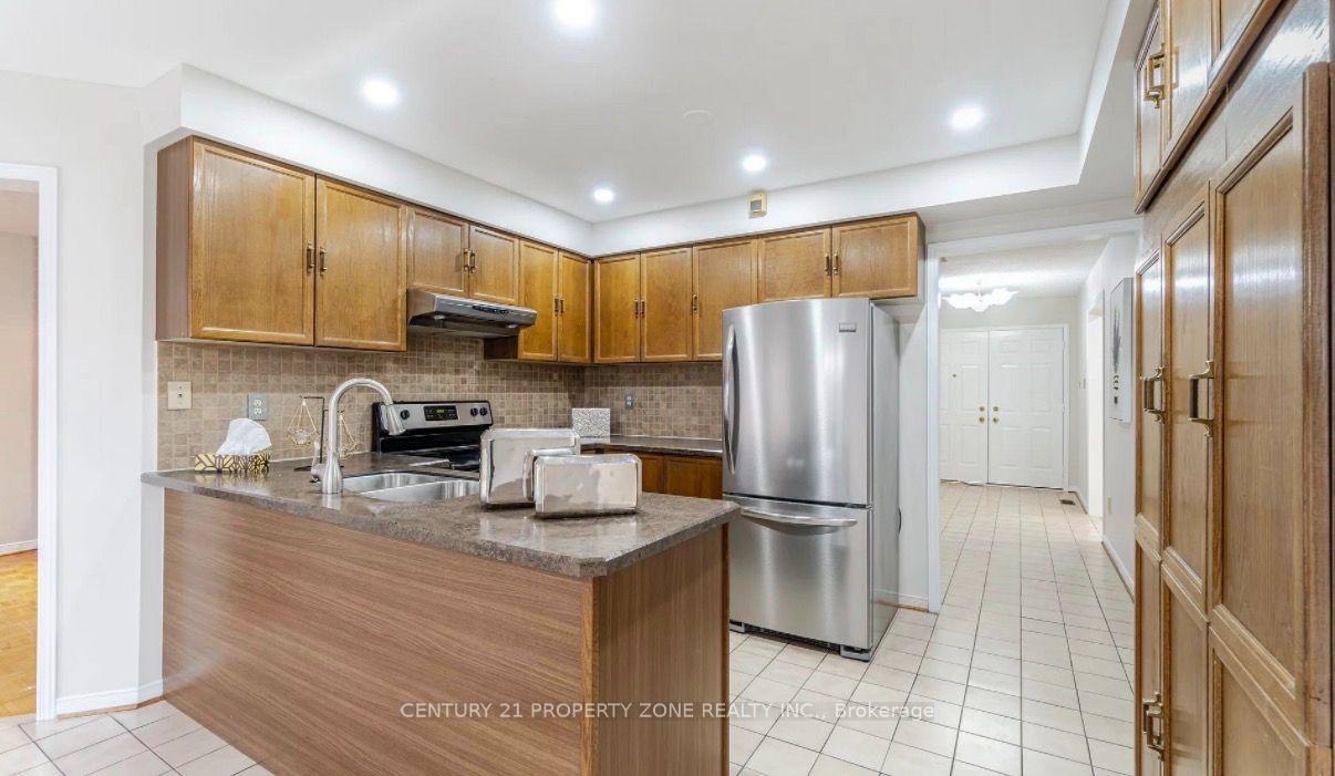 Photo 5 of 20 Corkett Drive, Brampton, Northwood Park — HOMEH