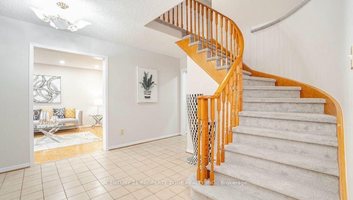 Photo 7 of 20 Corkett Drive, Brampton, Northwood Park — HOMEH