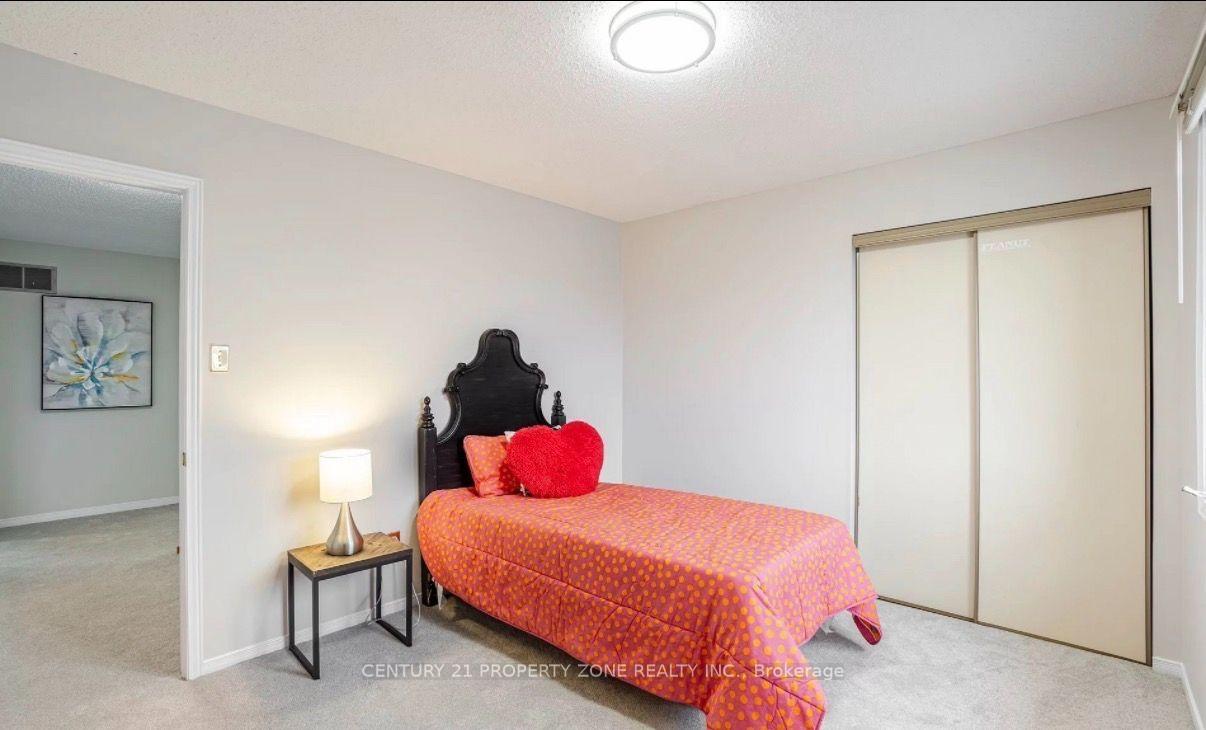 Photo 13 of 20 Corkett Drive, Brampton, Northwood Park — HOMEH