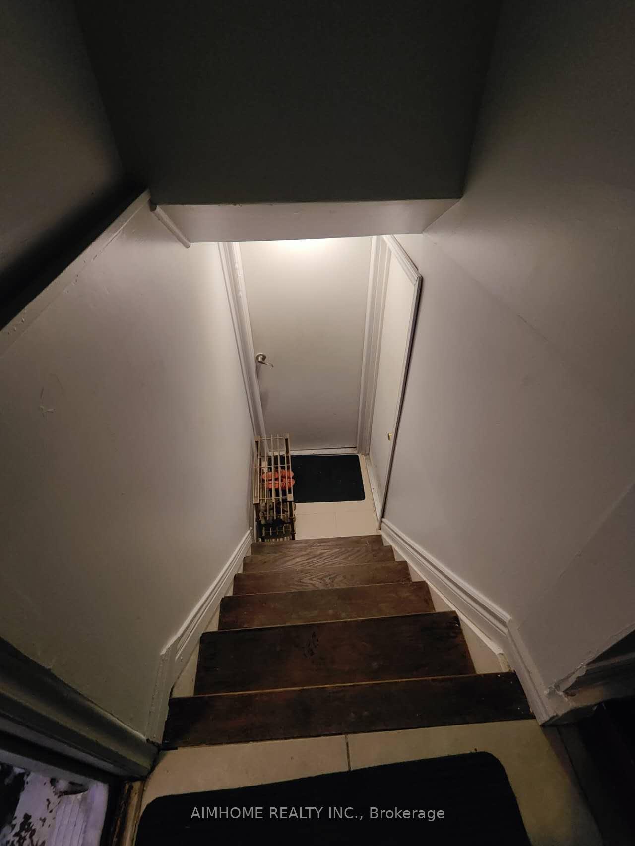 Photo 7 of 20 Lisburn Crescent, North York, Don Valley Village — HOMEH