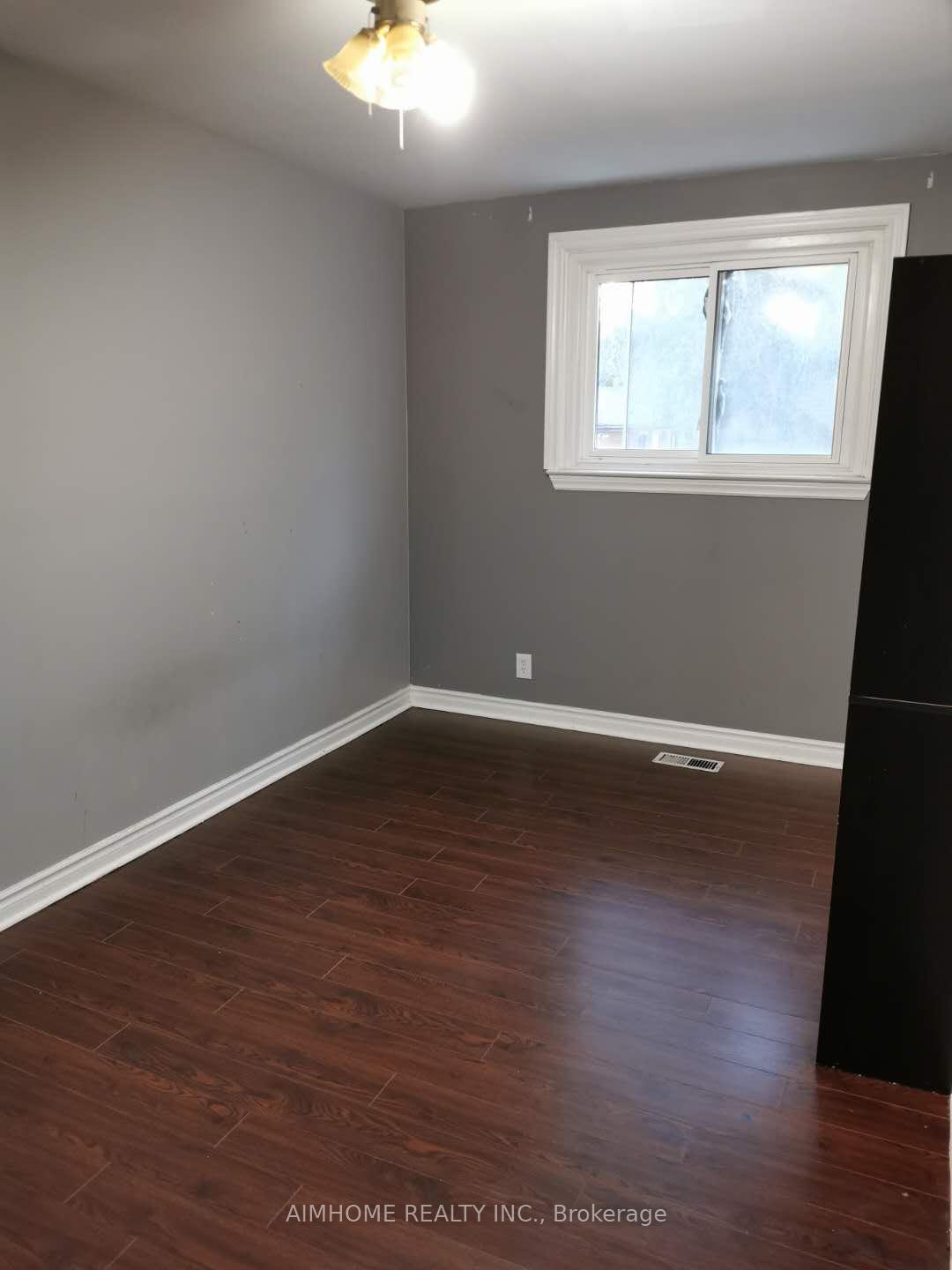 Photo 8 of 20 Lisburn Crescent, North York, Don Valley Village — HOMEH