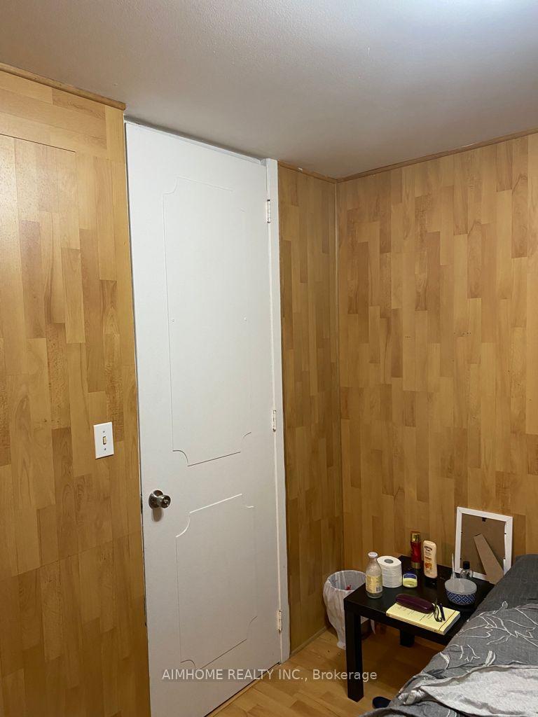 Photo 15 of 20 Lisburn Crescent, North York, Don Valley Village — HOMEH