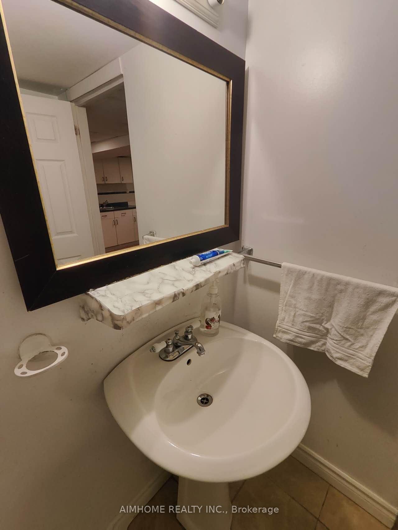 Photo 25 of 20 Lisburn Crescent, North York, Don Valley Village — HOMEH
