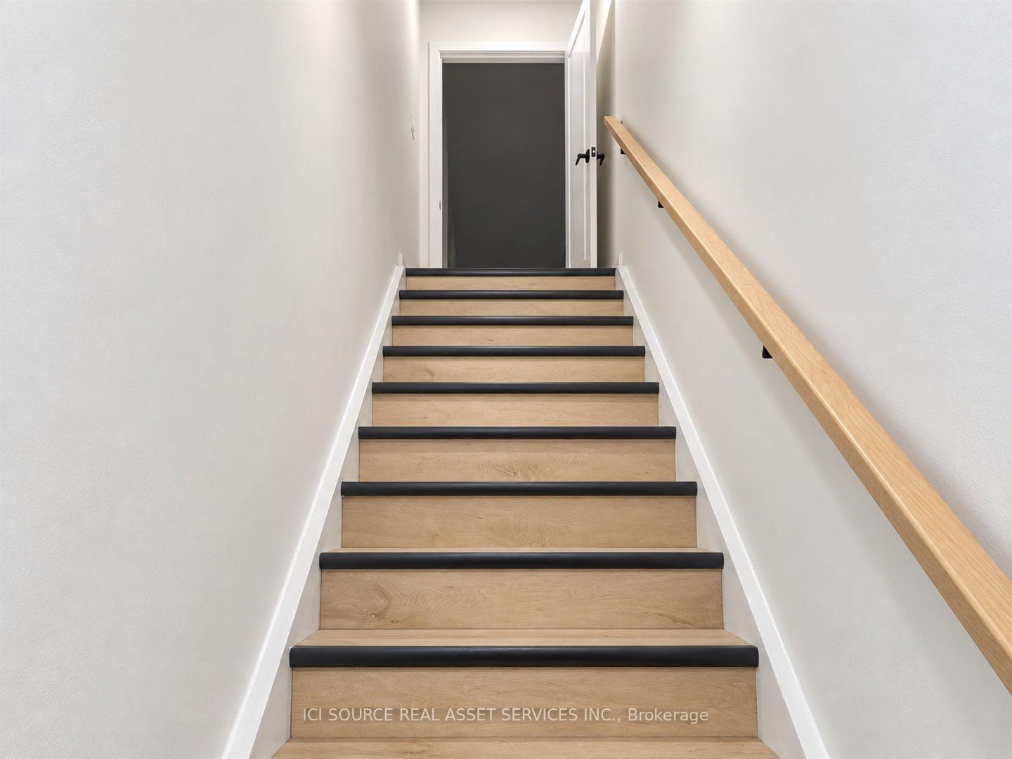 Photo 32 of 1221 Meadowlands Drive E, Ottawa, City View/Skyline/Fisher Heights/Parkwood Hills — HOMEH