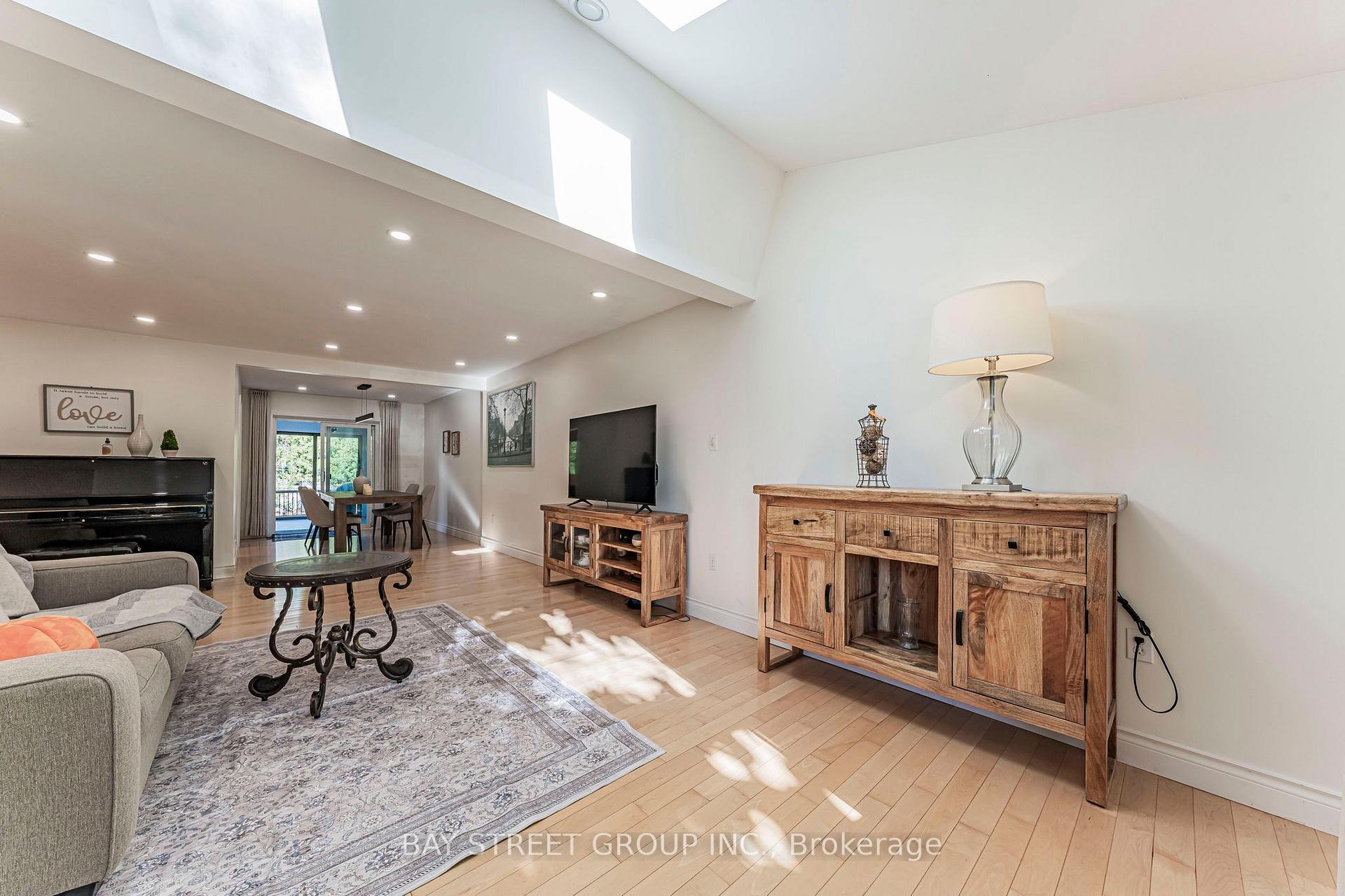 Photo 4 of 1111 Kent Avenue, Oakville, College Park — HOMEH