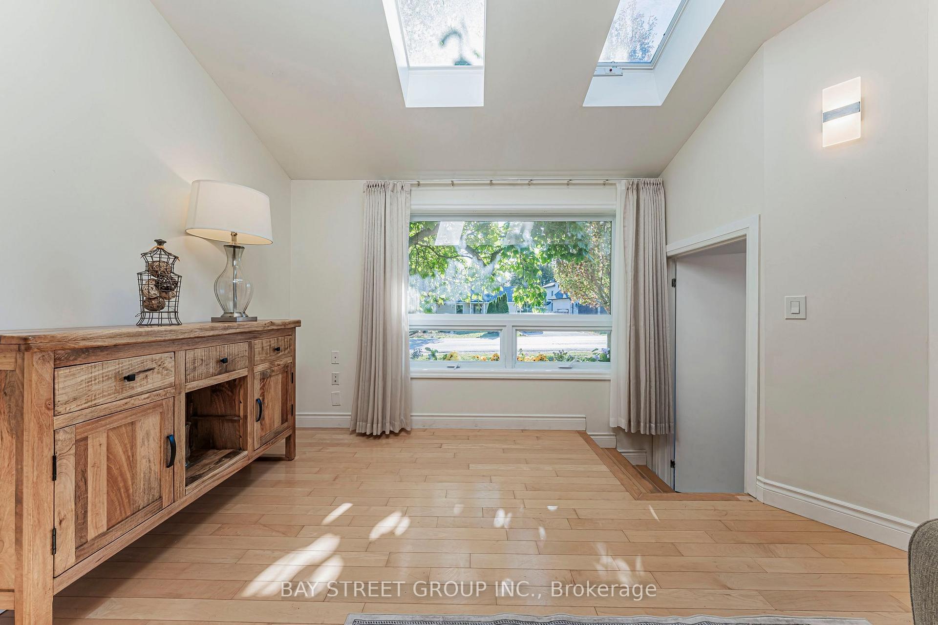 Photo 5 of 1111 Kent Avenue, Oakville, College Park — HOMEH