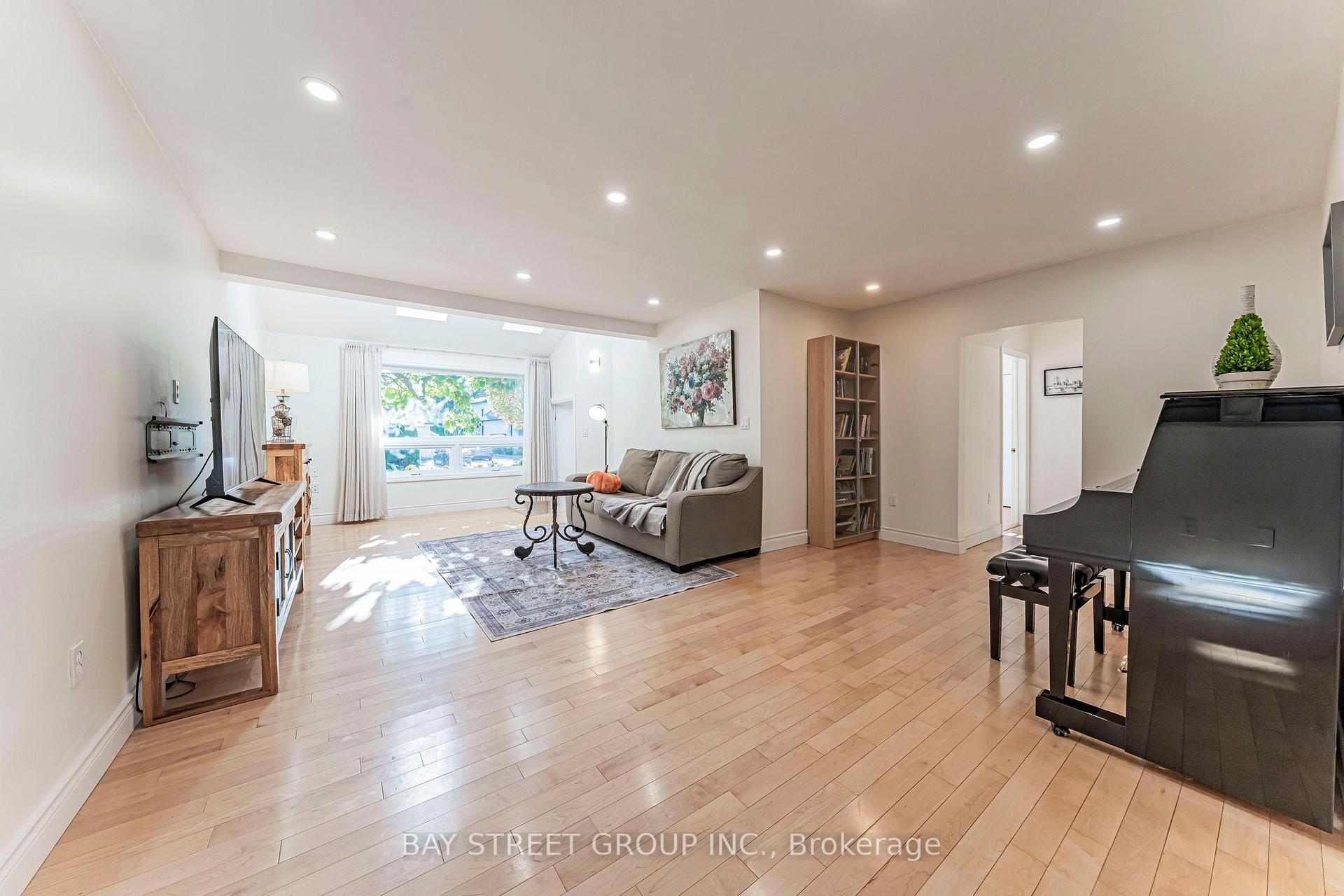 Photo 6 of 1111 Kent Avenue, Oakville, College Park — HOMEH