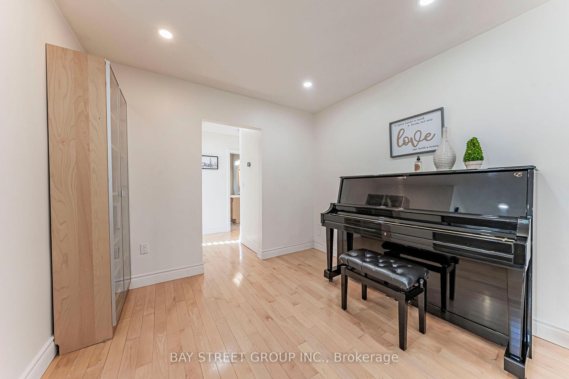 Photo 7 of 1111 Kent Avenue, Oakville, College Park — HOMEH