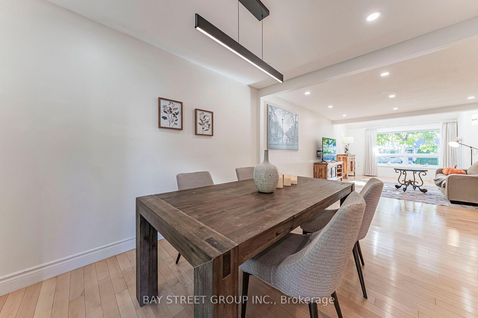 Photo 10 of 1111 Kent Avenue, Oakville, College Park — HOMEH