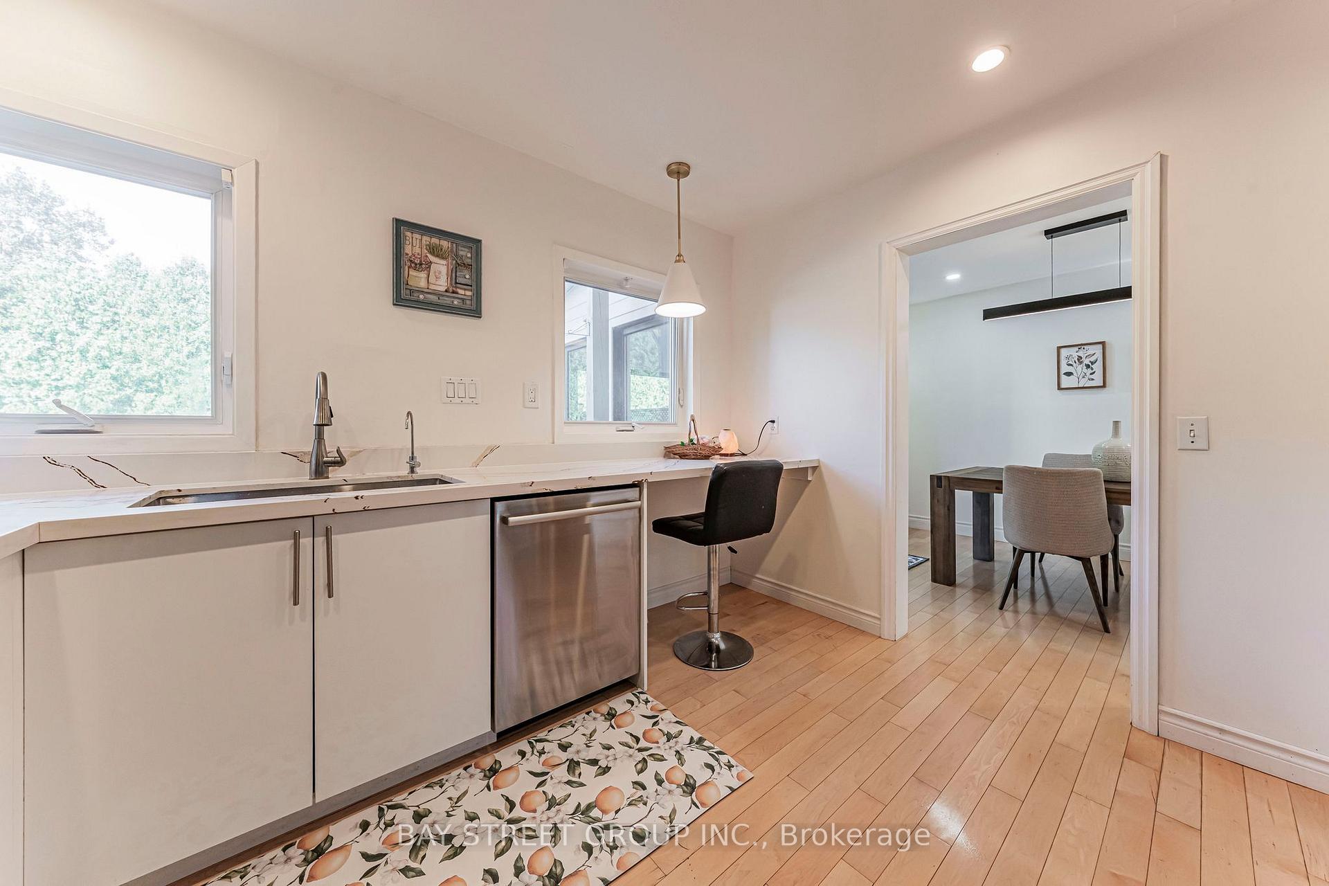 Photo 12 of 1111 Kent Avenue, Oakville, College Park — HOMEH