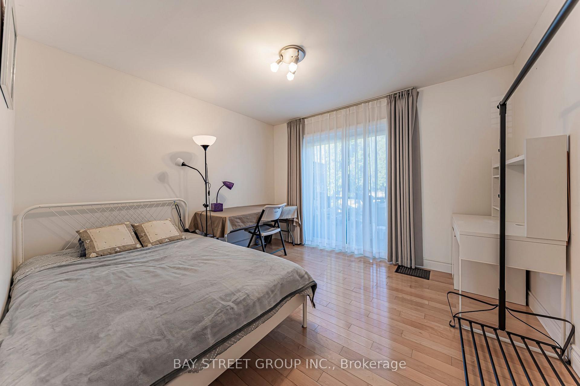 Photo 15 of 1111 Kent Avenue, Oakville, College Park — HOMEH