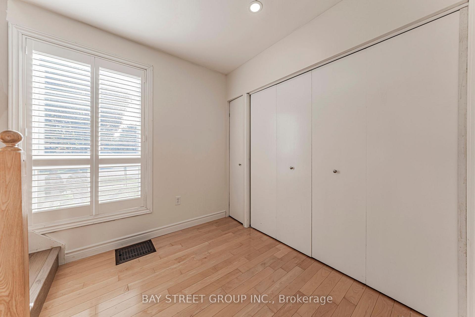 Photo 18 of 1111 Kent Avenue, Oakville, College Park — HOMEH