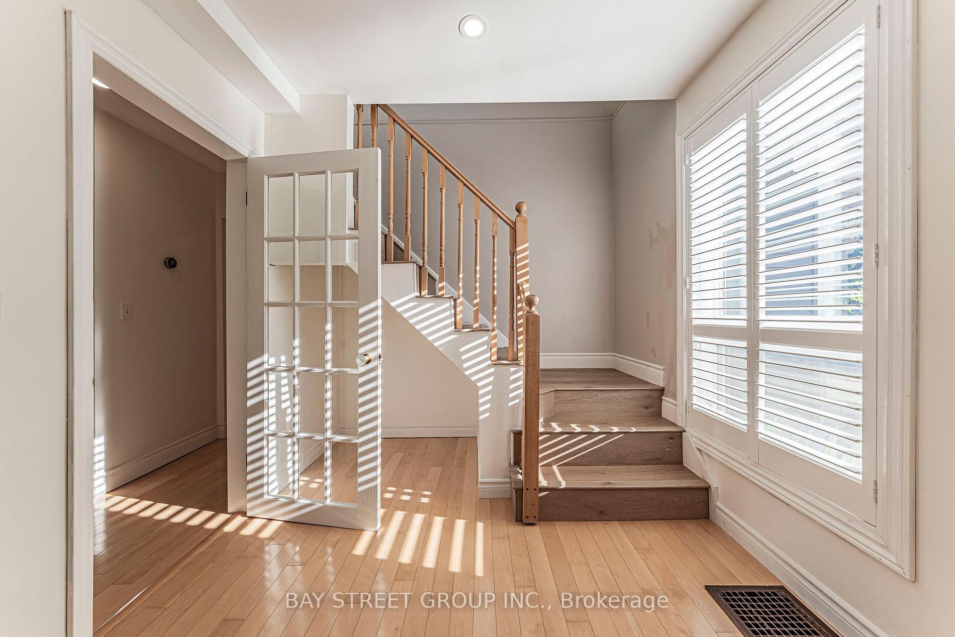 Photo 20 of 1111 Kent Avenue, Oakville, College Park — HOMEH