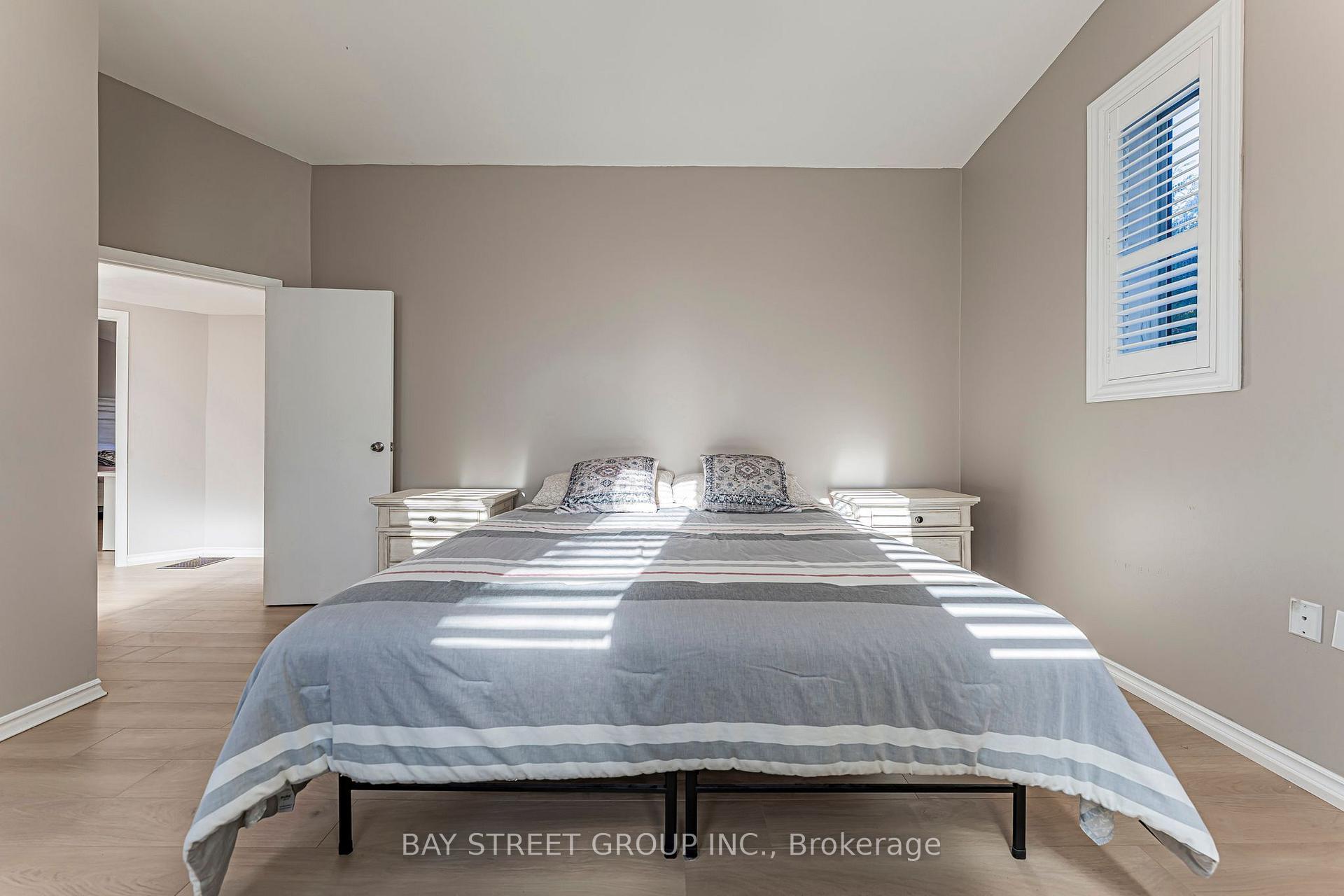 Photo 22 of 1111 Kent Avenue, Oakville, College Park — HOMEH
