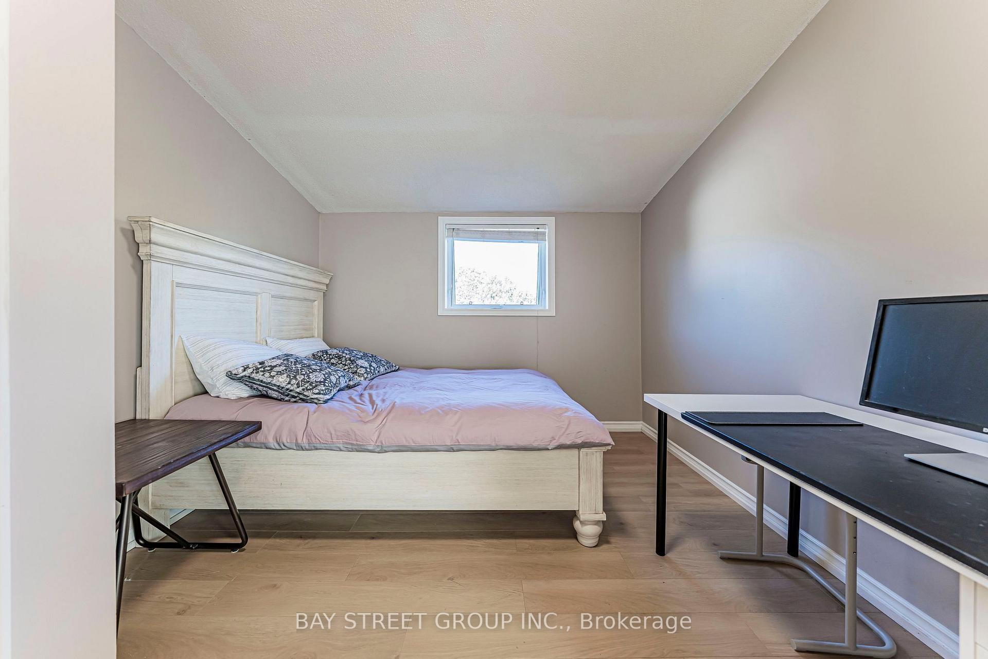 Photo 26 of 1111 Kent Avenue, Oakville, College Park — HOMEH