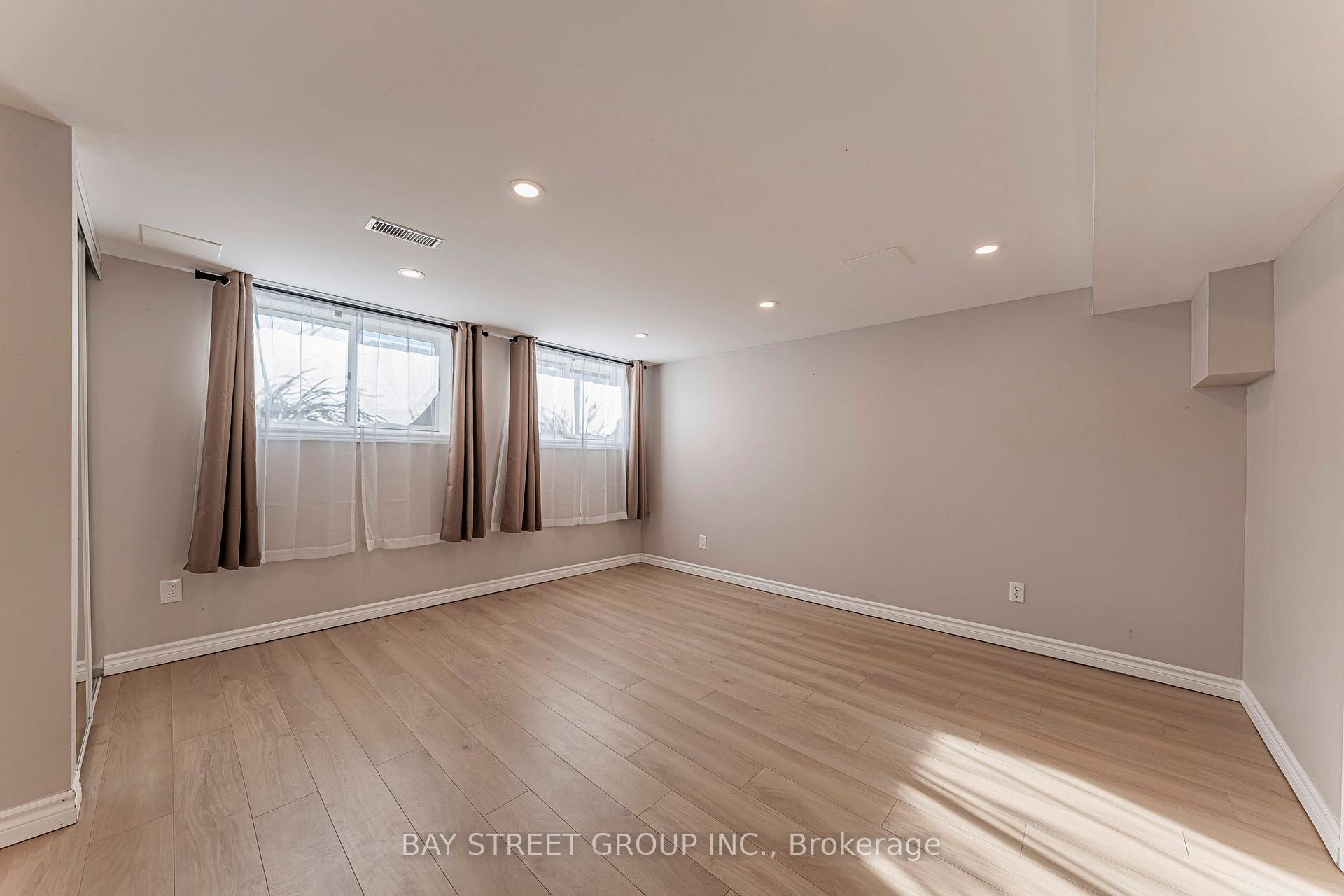 Photo 32 of 1111 Kent Avenue, Oakville, College Park — HOMEH