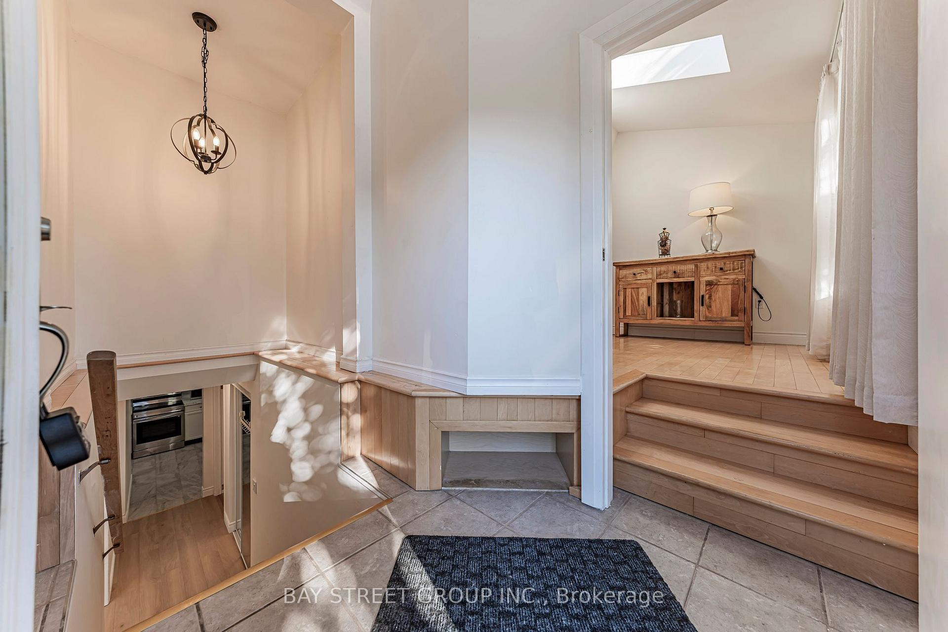 Photo 42 of 1111 Kent Avenue, Oakville, College Park — HOMEH