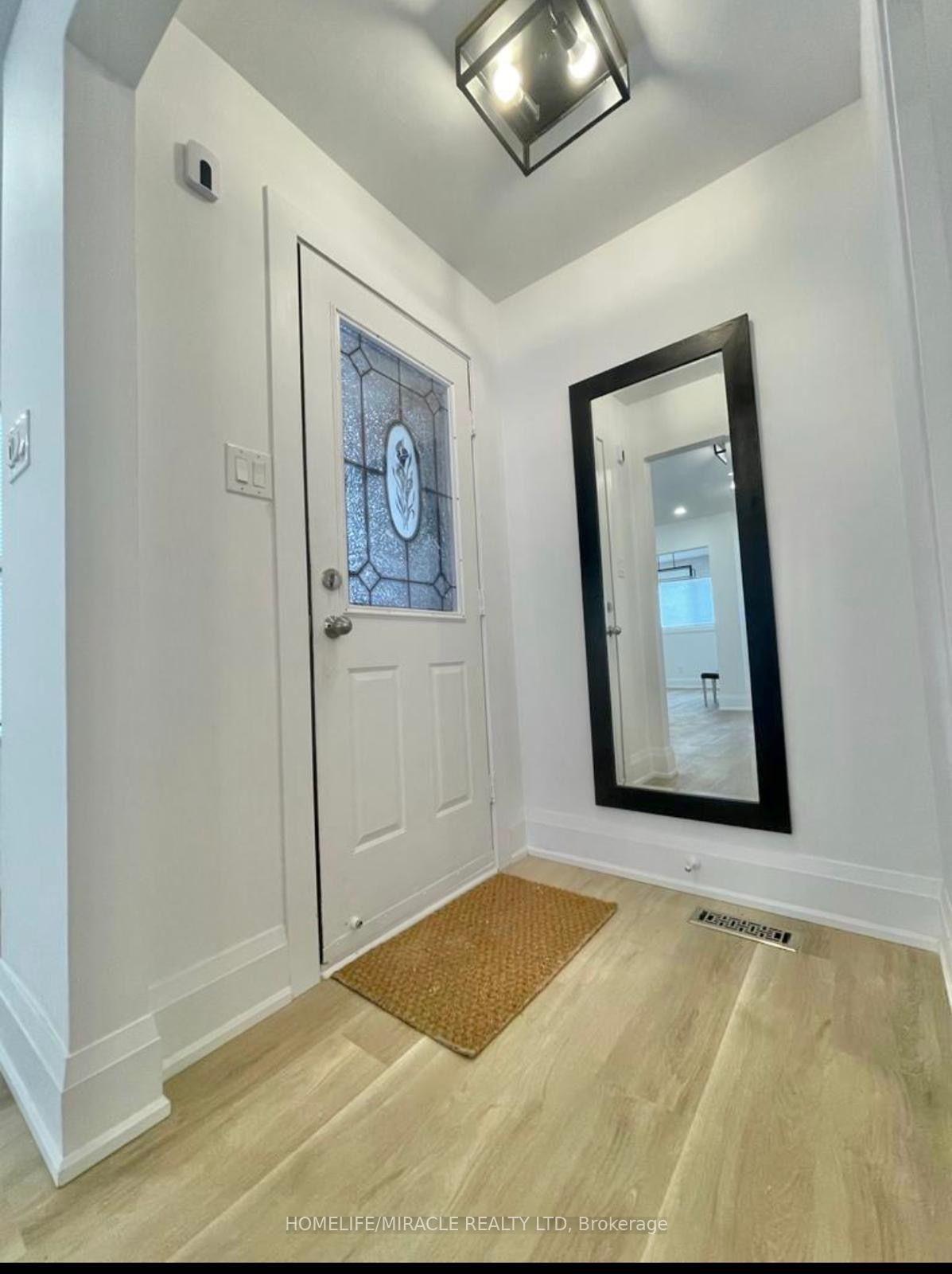 Photo 2 of 21 Ecclestone Drive, Brampton, Brampton West — HOMEH