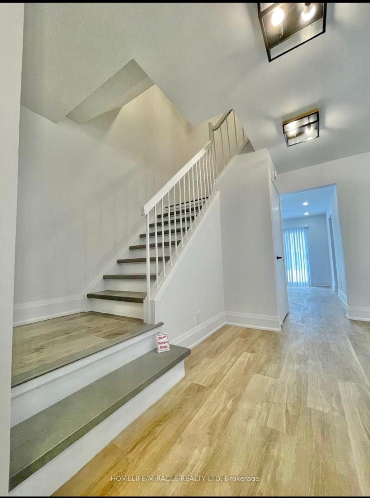 Photo 8 of 21 Ecclestone Drive, Brampton, Brampton West — HOMEH