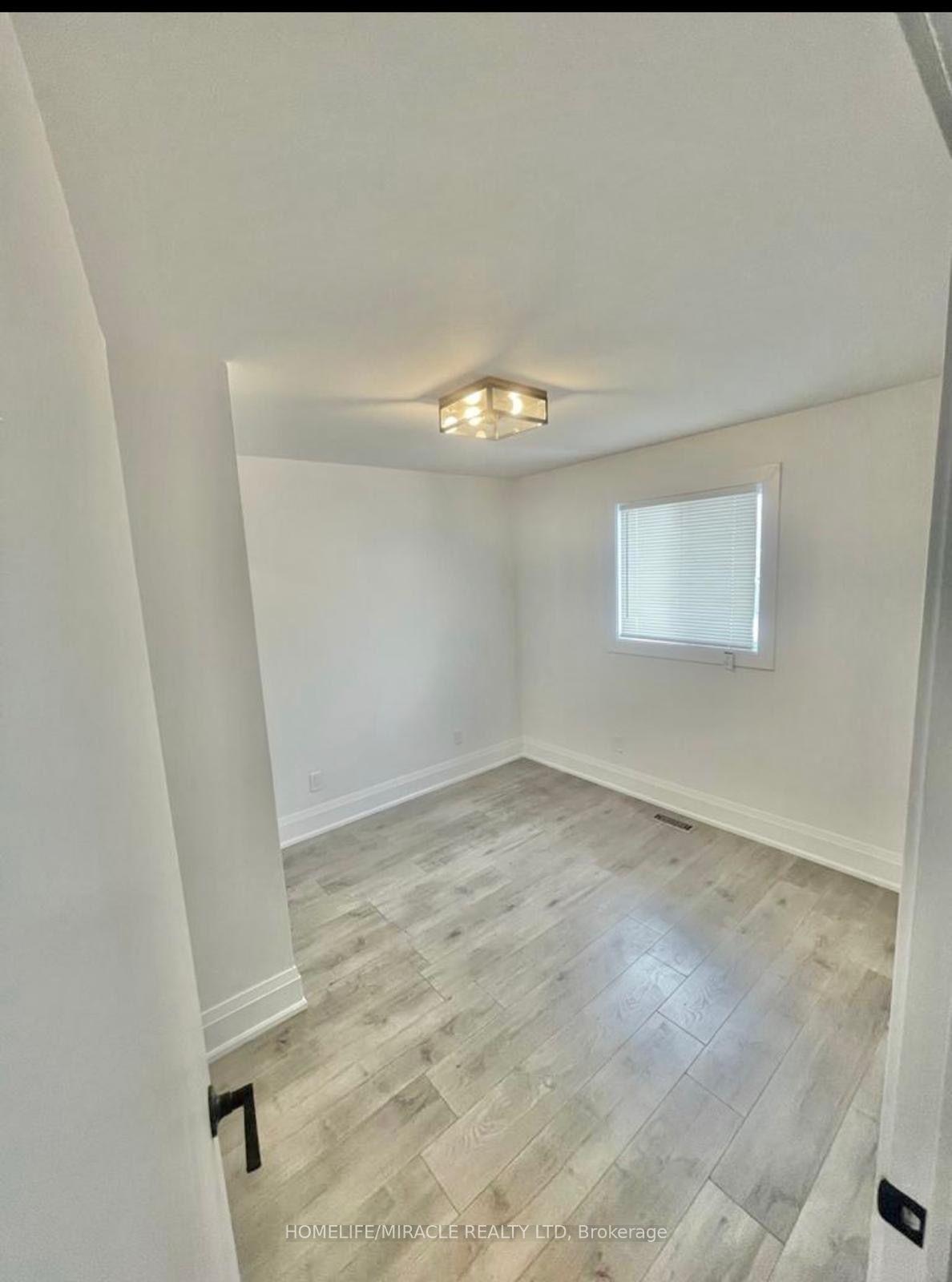 Photo 9 of 21 Ecclestone Drive, Brampton, Brampton West — HOMEH