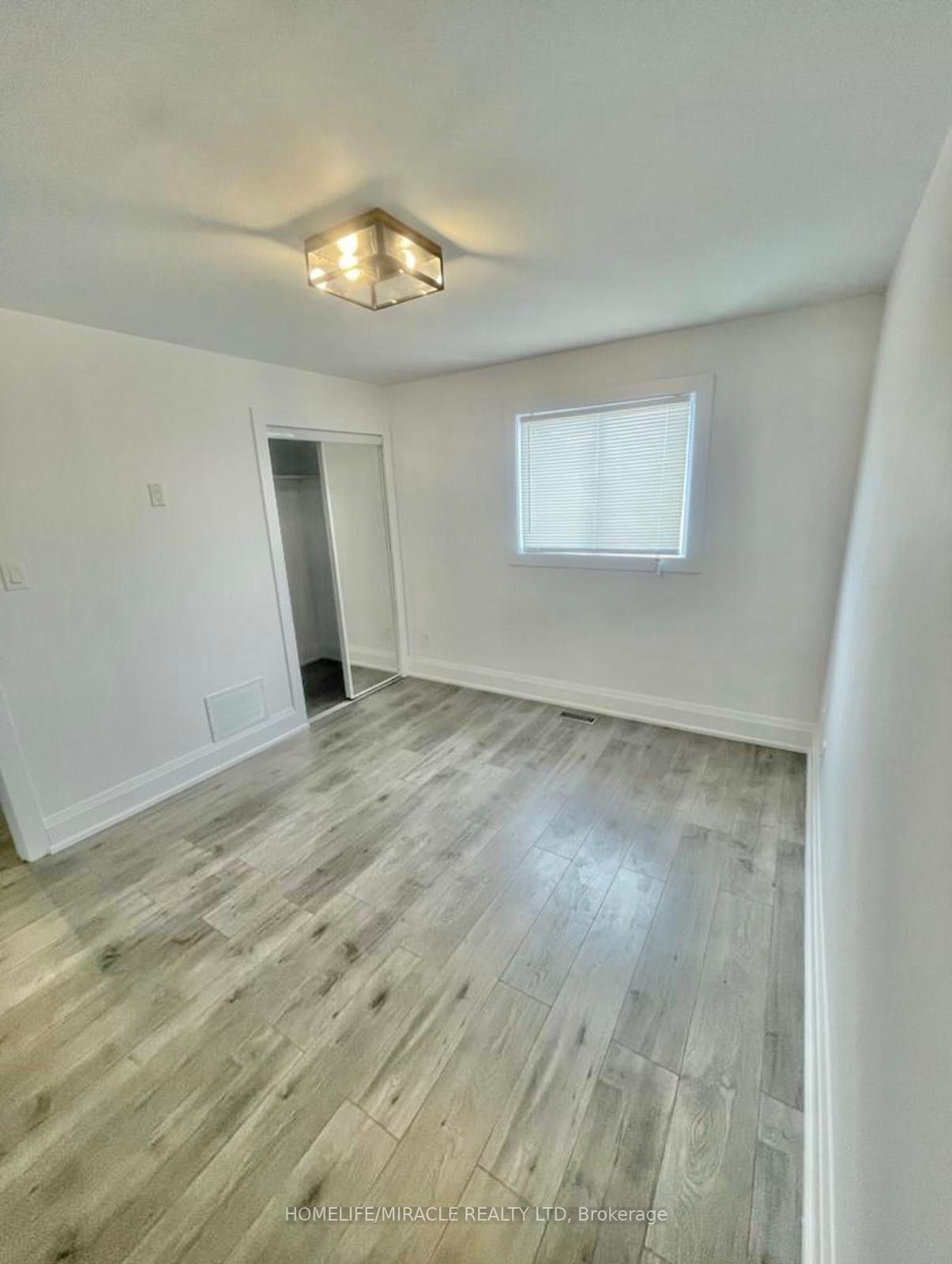 Photo 12 of 21 Ecclestone Drive, Brampton, Brampton West — HOMEH