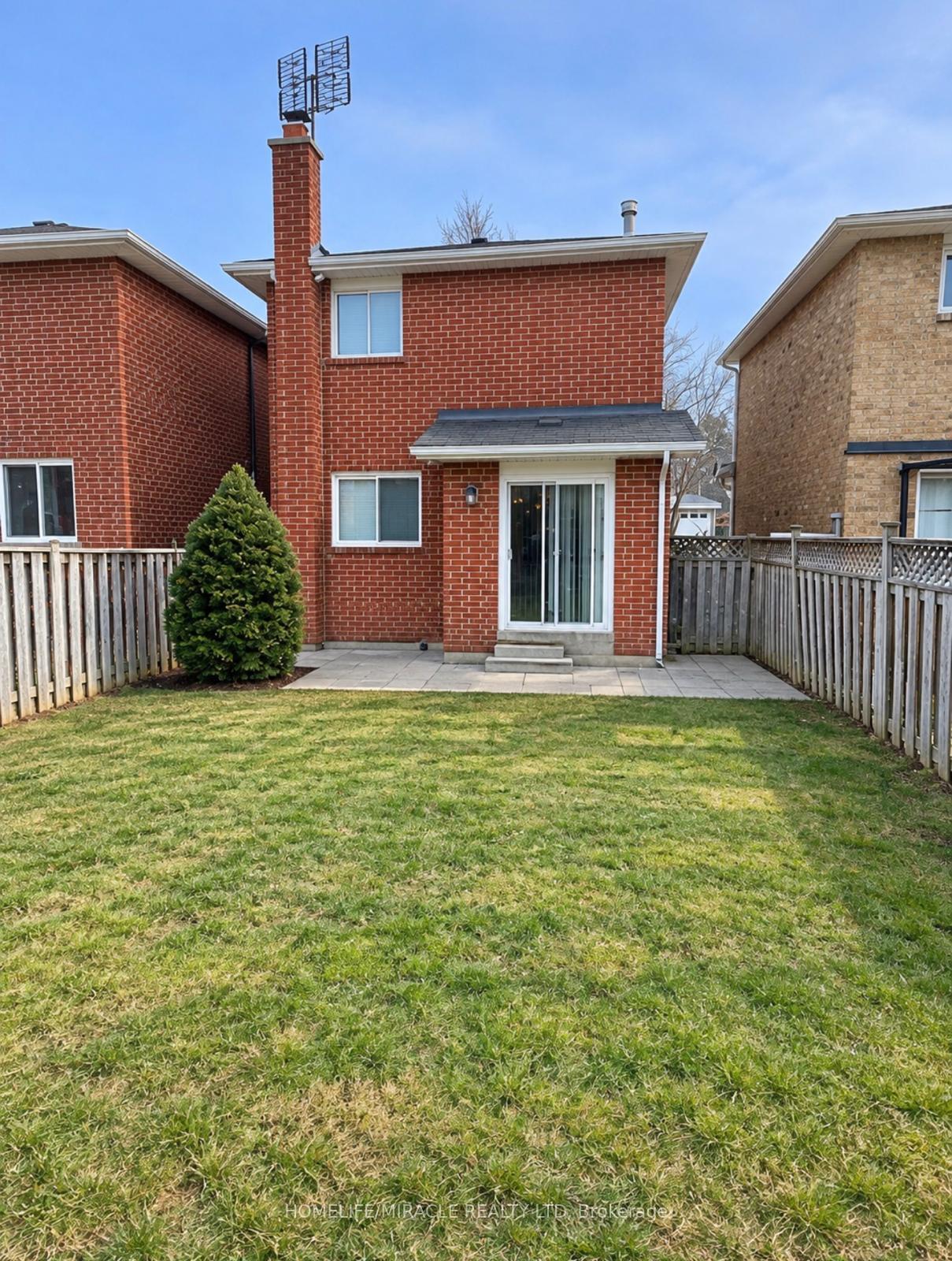 Photo 16 of 21 Ecclestone Drive, Brampton, Brampton West — HOMEH