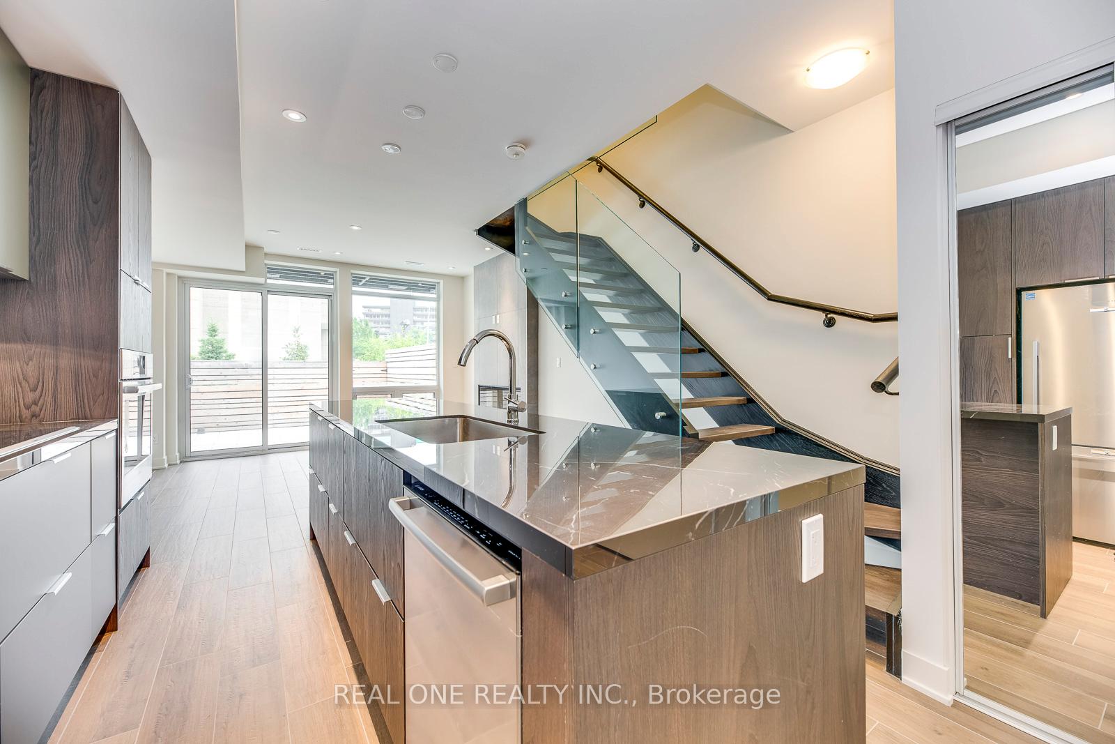 Photo 5 of 42 Sonic Way, Toronto, Flemingdon Park — HOMEH