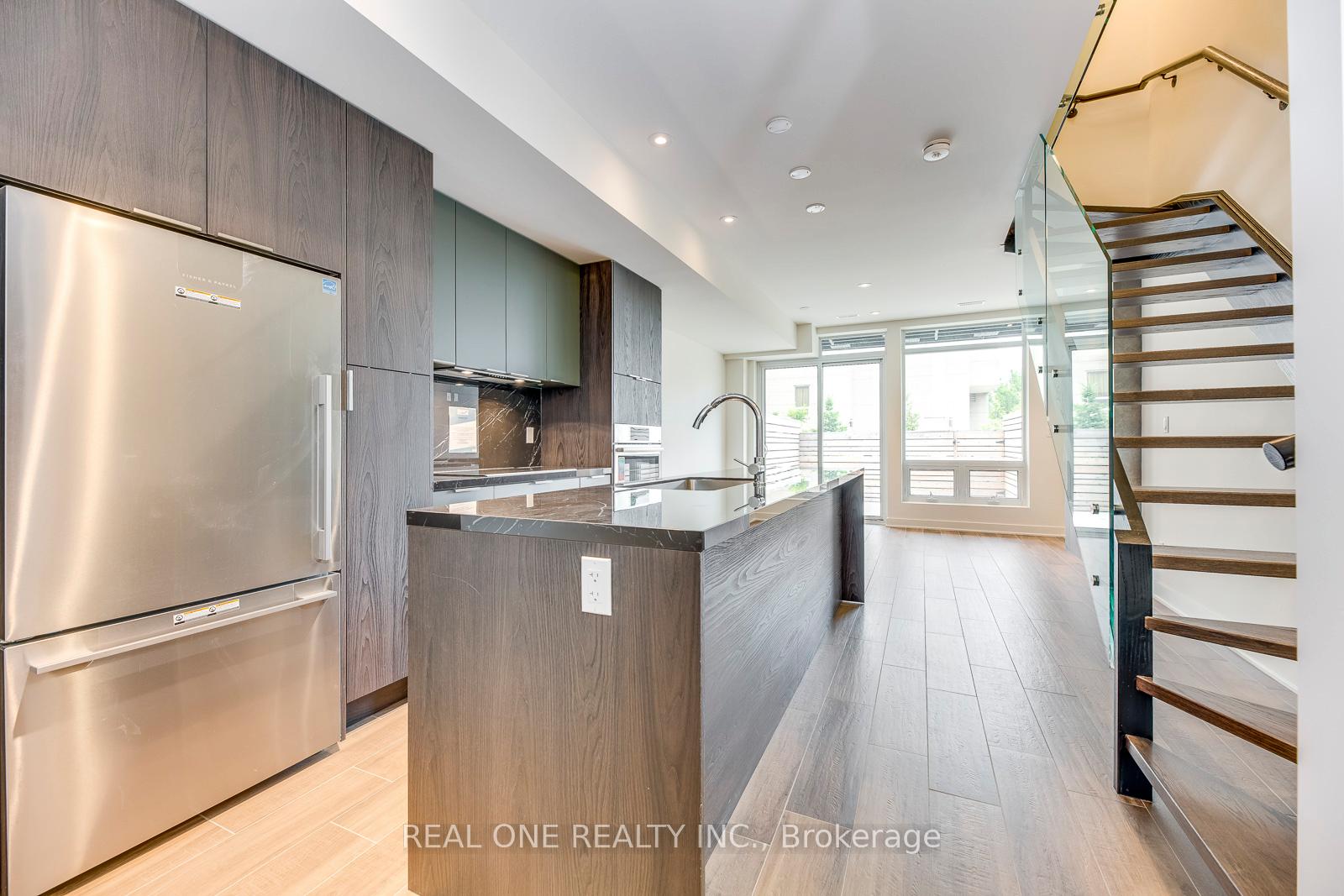Photo 4 of 42 Sonic Way, Toronto, Flemingdon Park — HOMEH