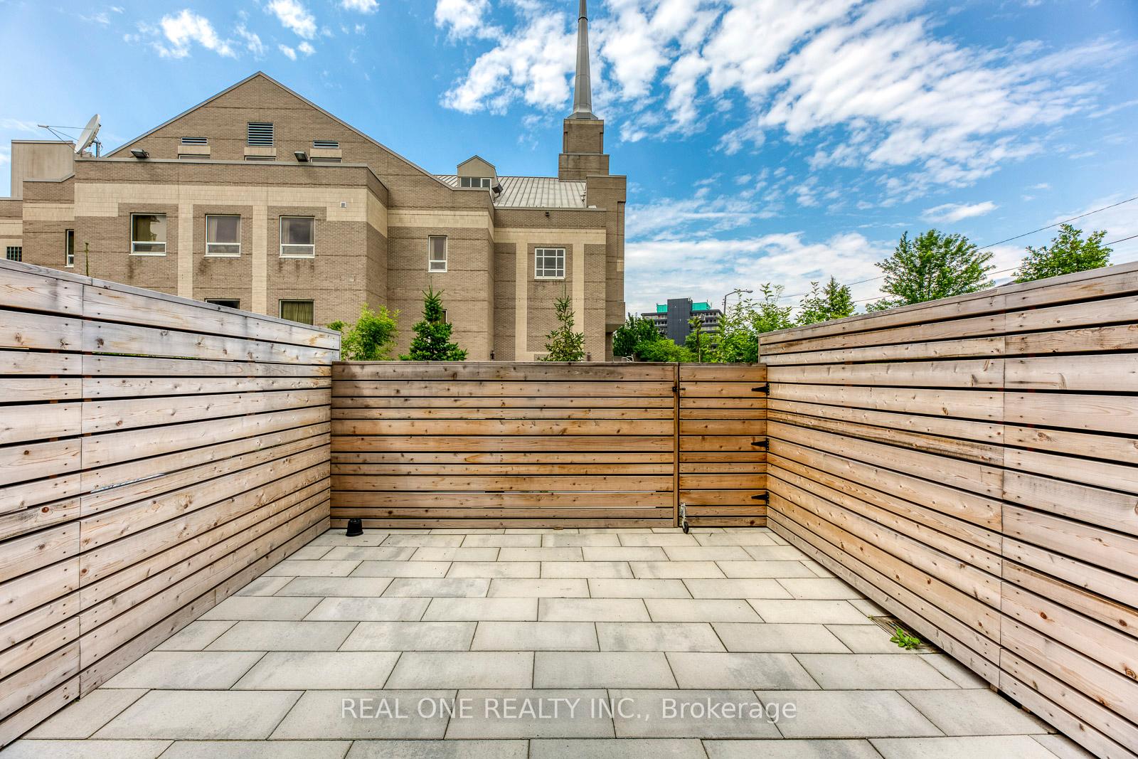 Photo 8 of 42 Sonic Way, Toronto, Flemingdon Park — HOMEH