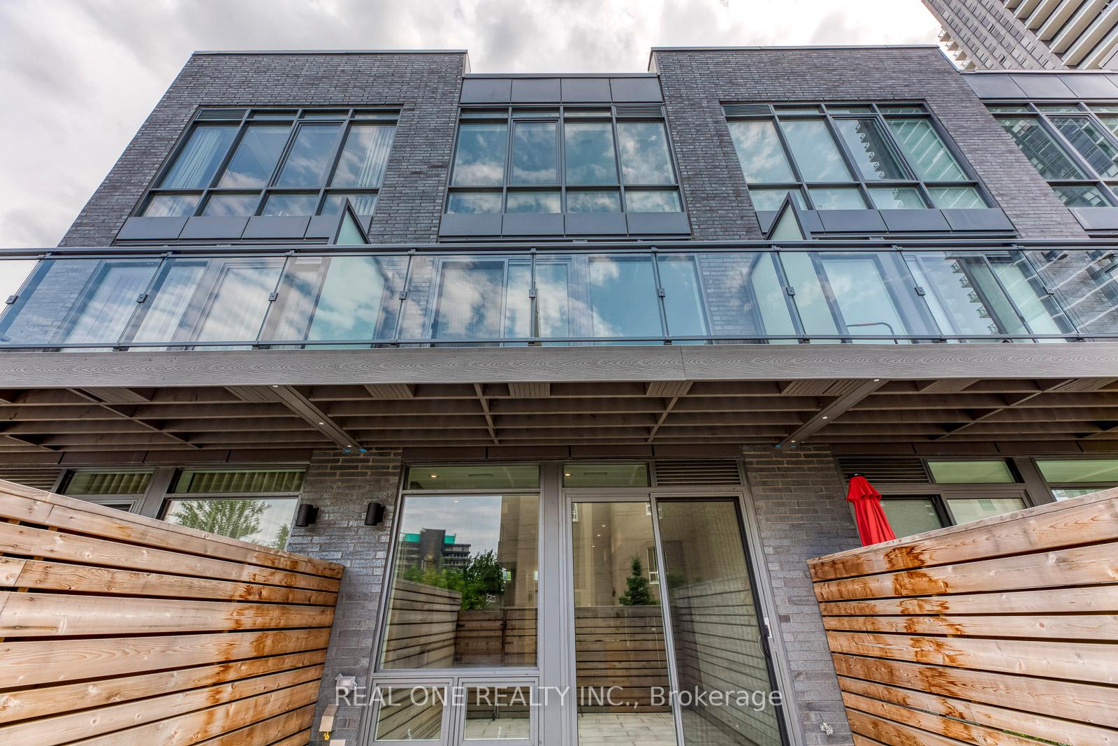 Photo 10 of 42 Sonic Way, Toronto, Flemingdon Park — HOMEH