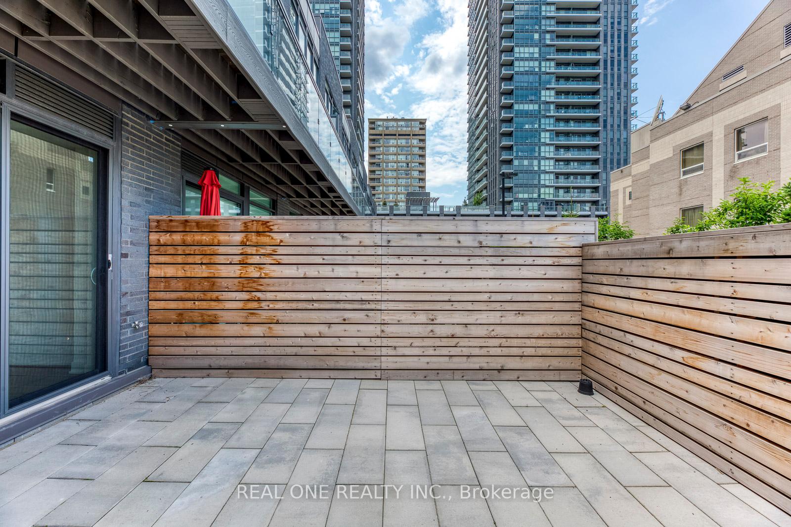 Photo 11 of 42 Sonic Way, Toronto, Flemingdon Park — HOMEH