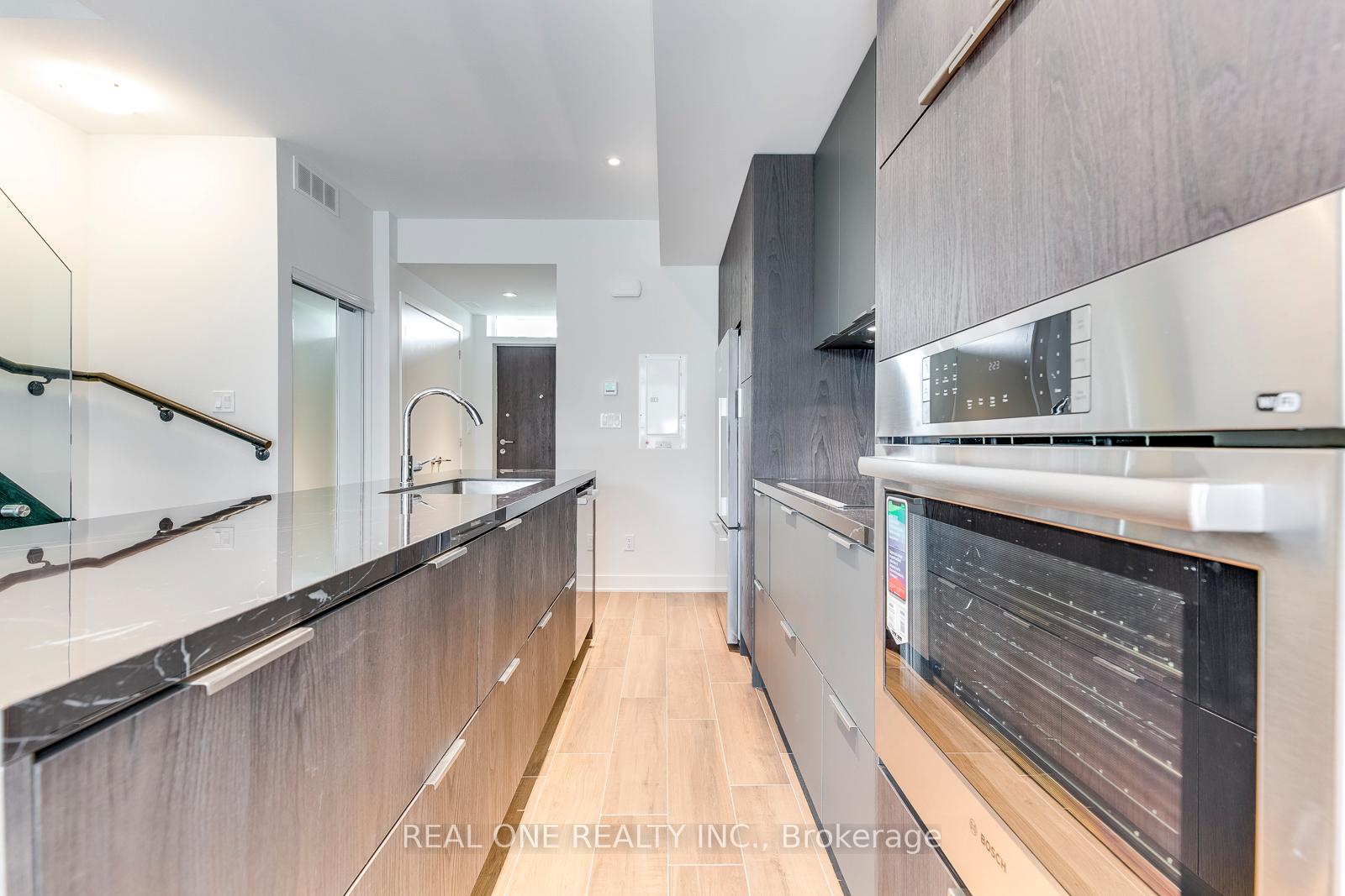 Photo 16 of 42 Sonic Way, Toronto, Flemingdon Park — HOMEH